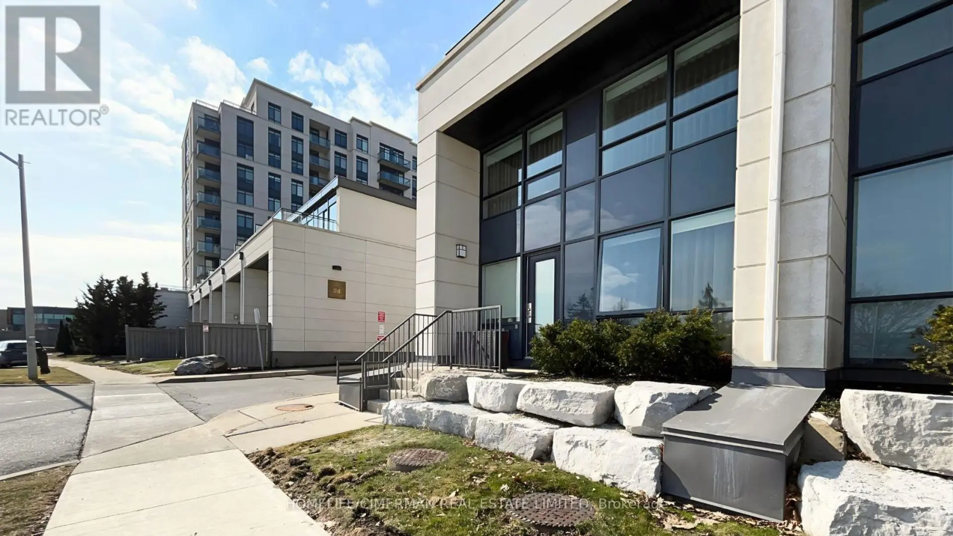 #118 12 WOODSTREAM BOULEVARD - Image 17