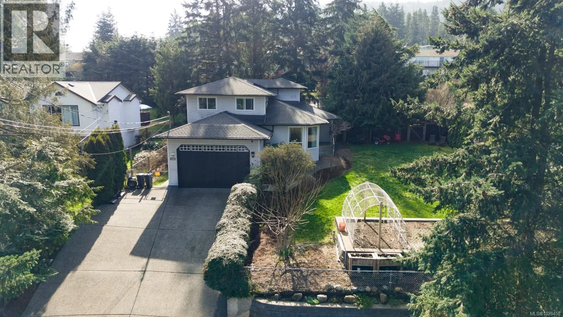 Property at 7465 Fernmar Rd, Lantzville, BC