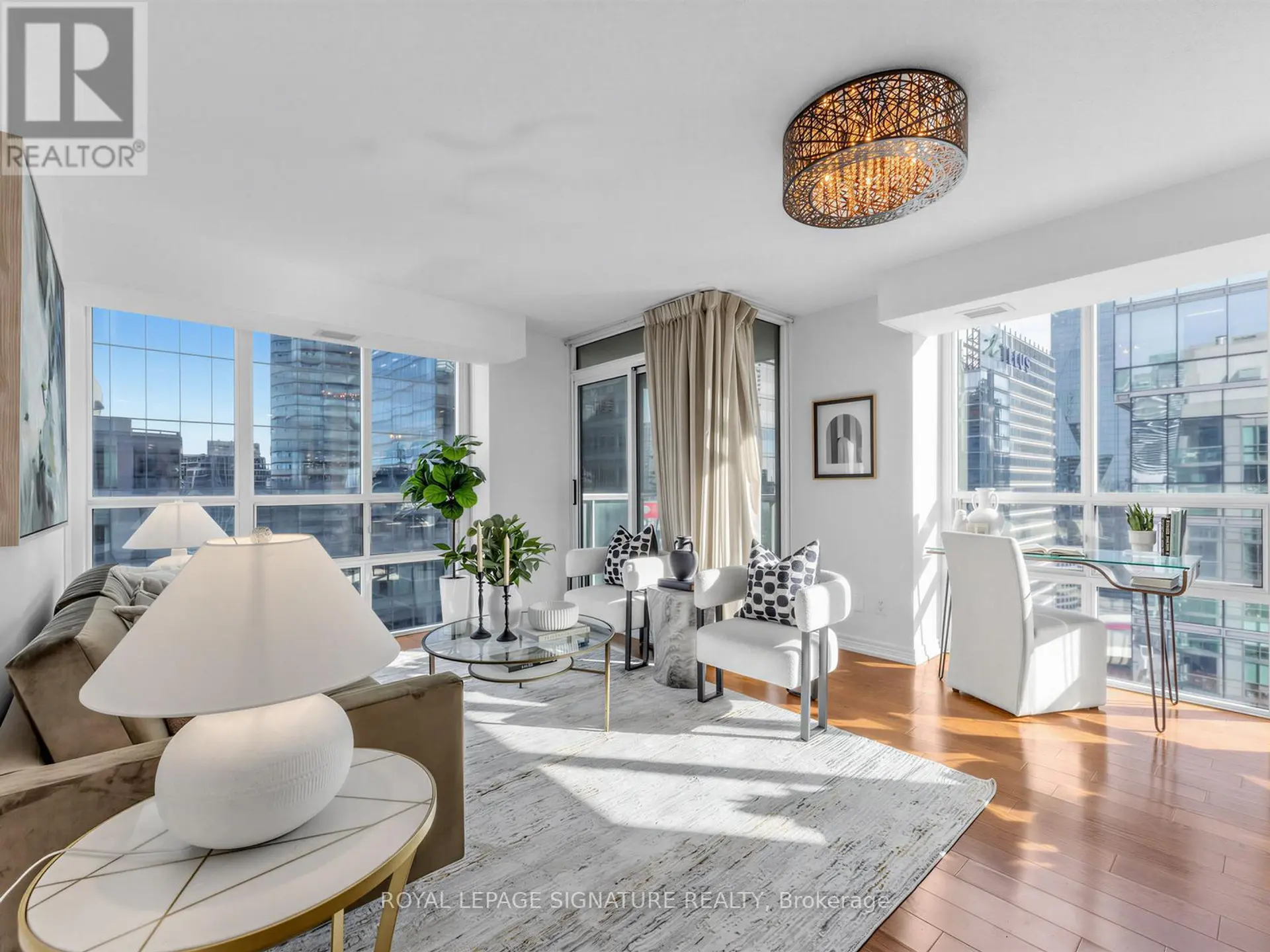 #3906 30 GRAND TRUNK CRESCENT - Image 1