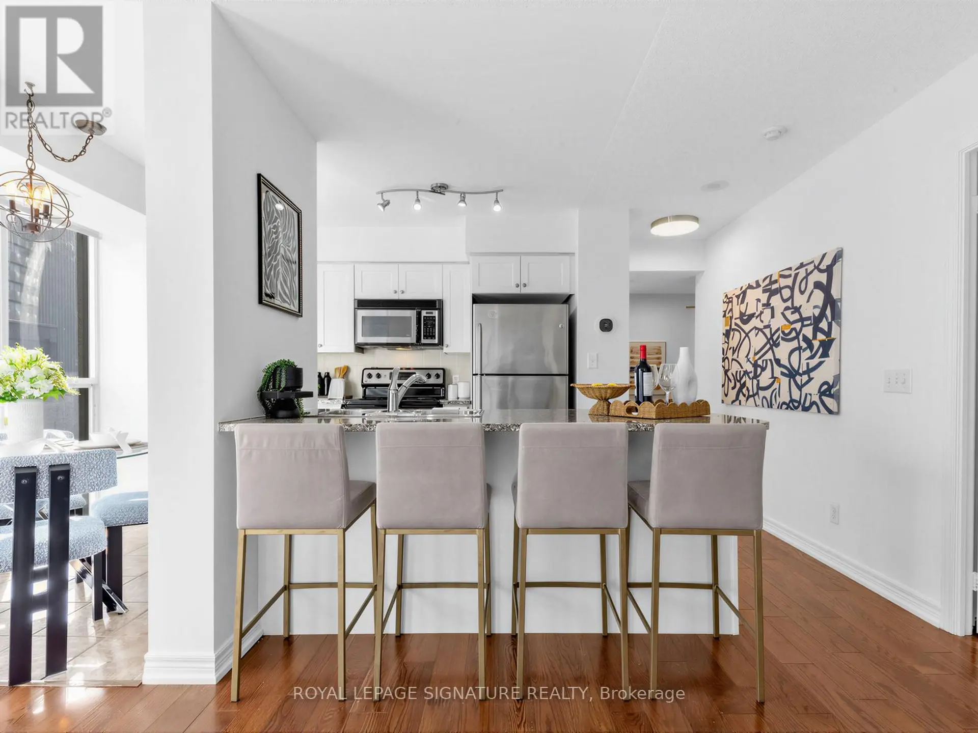 #3906 30 GRAND TRUNK CRESCENT - Image 10