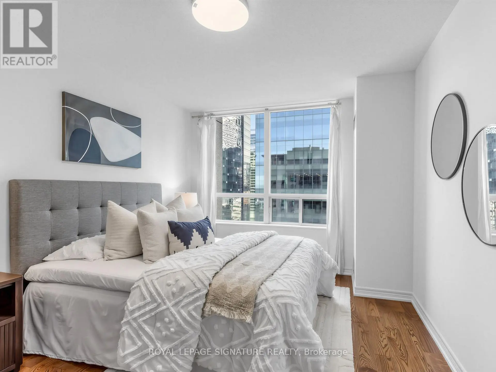 #3906 30 GRAND TRUNK CRESCENT - Image 12