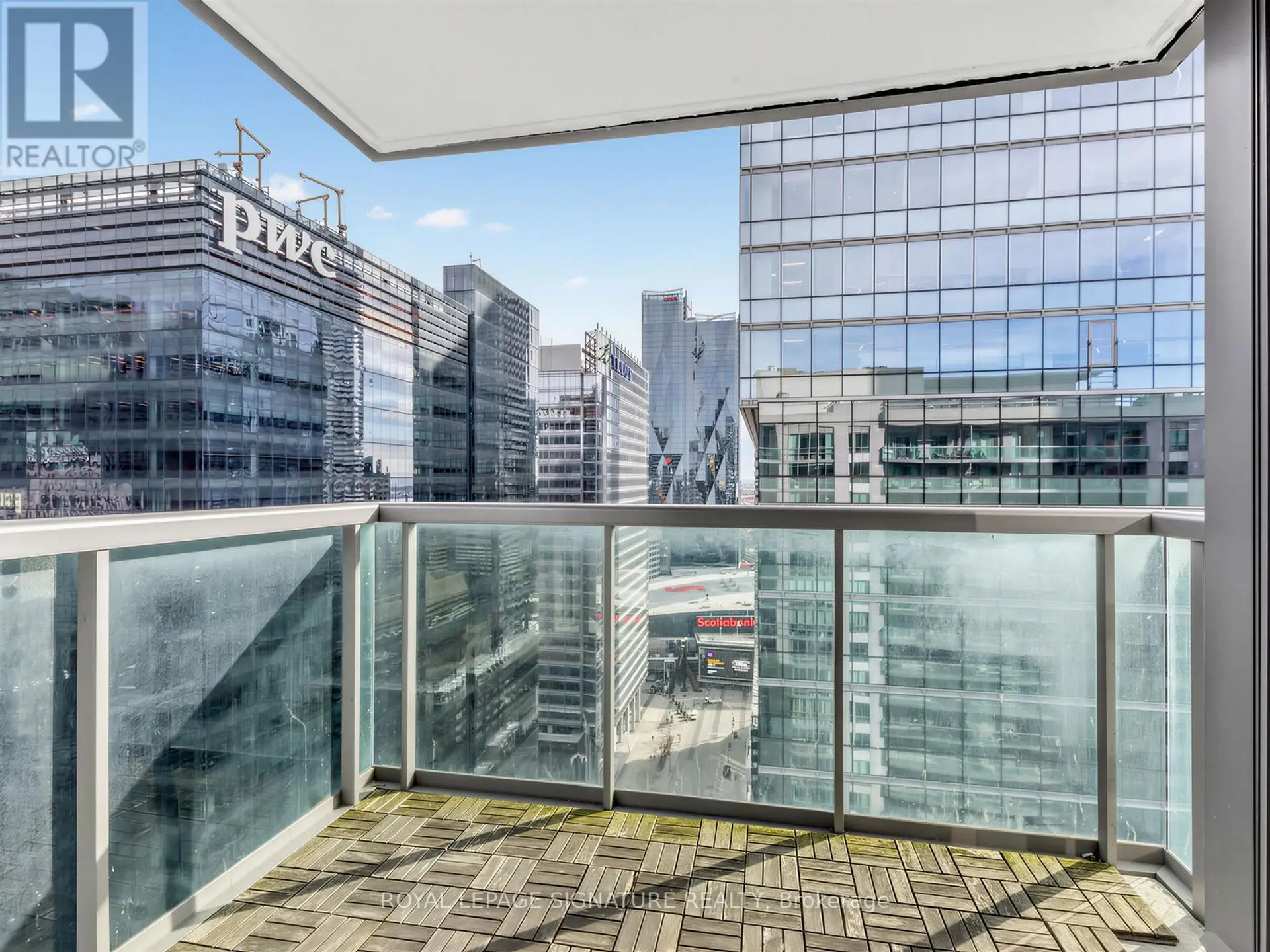 #3906 30 GRAND TRUNK CRESCENT - Image 15