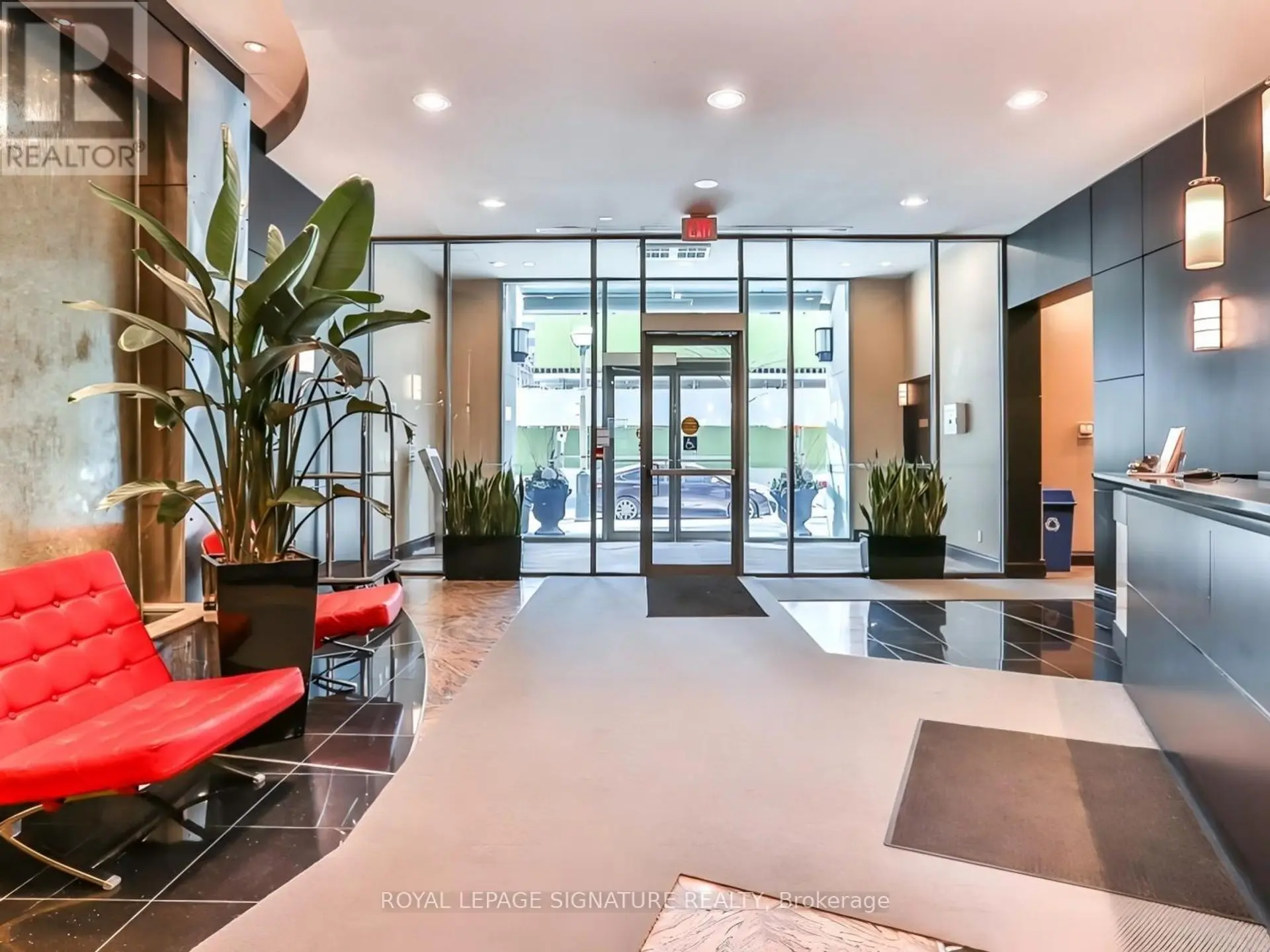 #3906 30 GRAND TRUNK CRESCENT - Image 17