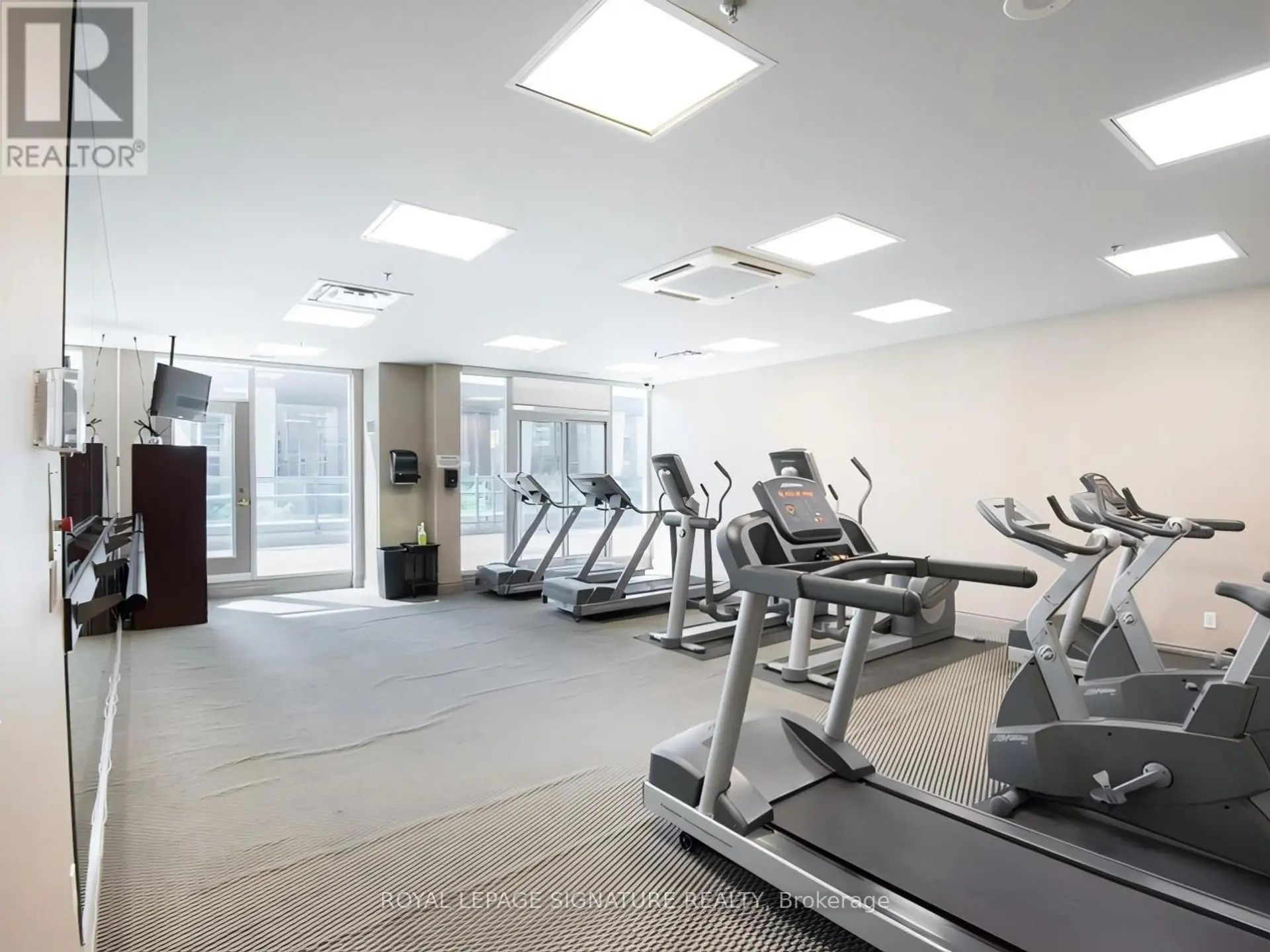 #3906 30 GRAND TRUNK CRESCENT - Image 19