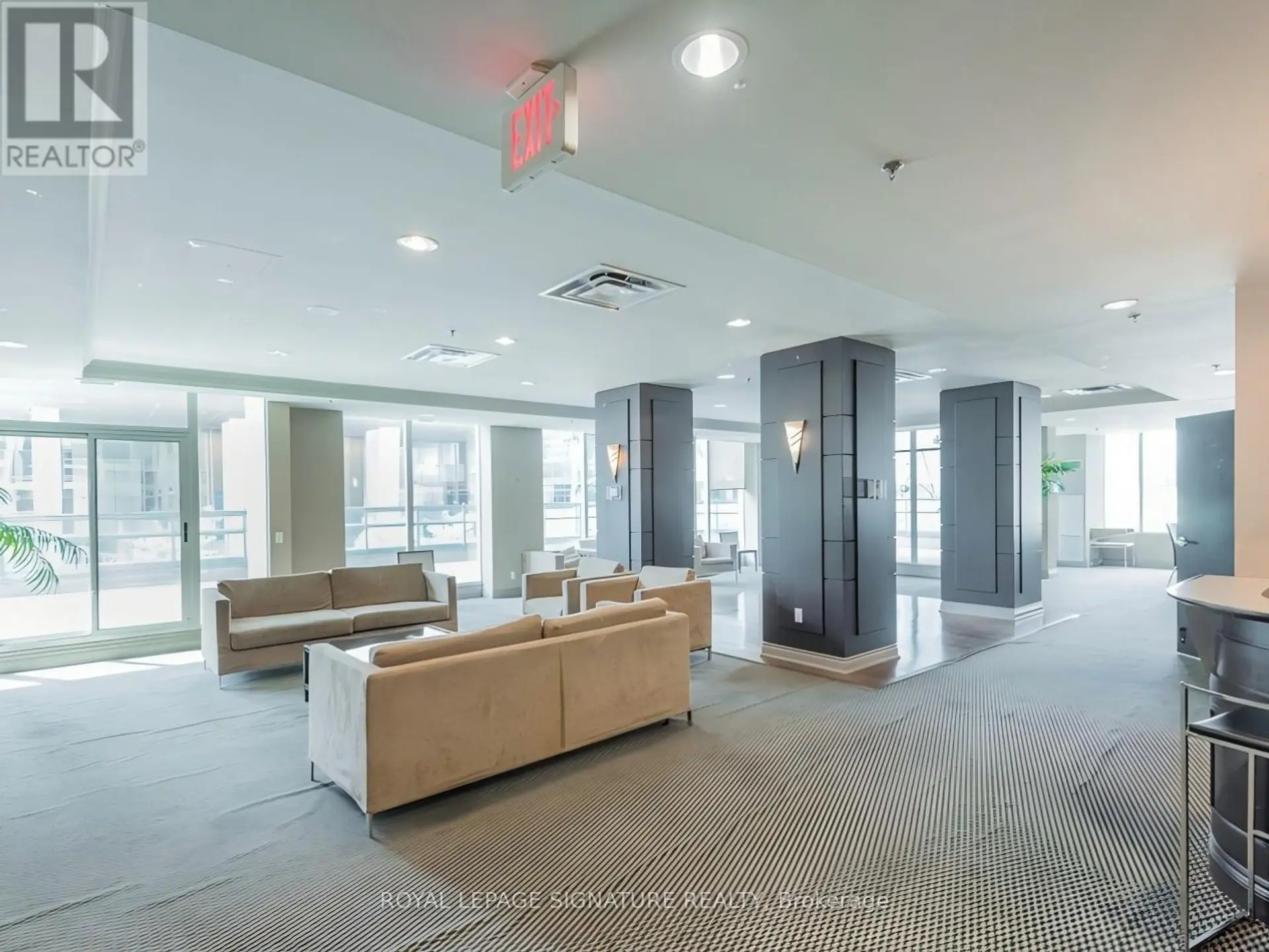 #3906 30 GRAND TRUNK CRESCENT - Image 20