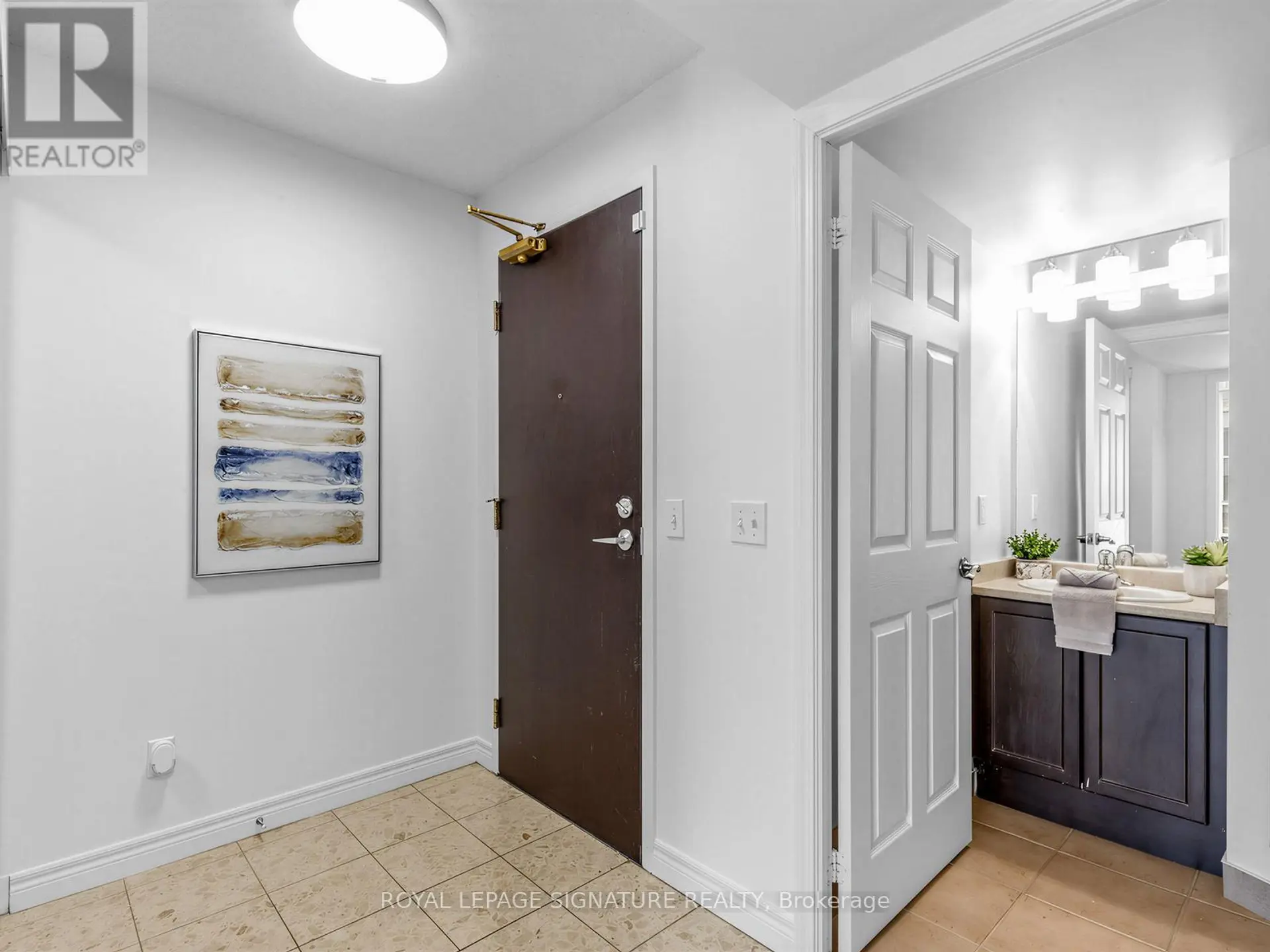 #3906 30 GRAND TRUNK CRESCENT - Image 4