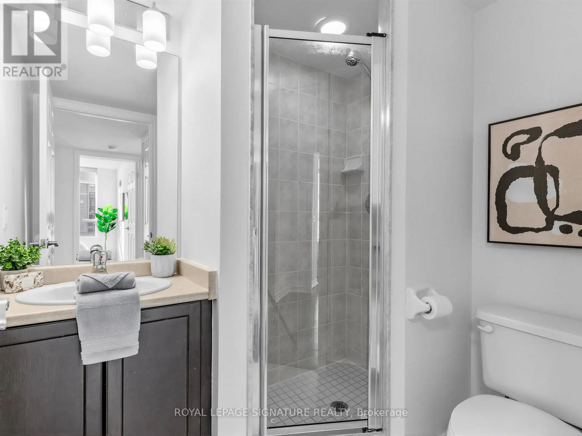 #3906 30 GRAND TRUNK CRESCENT - Image 5