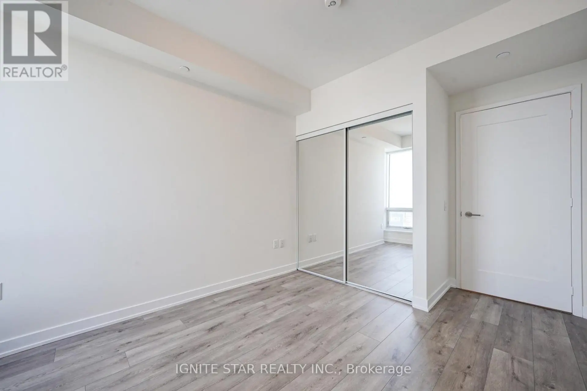#4008 28 FREELAND STREET - Image 4