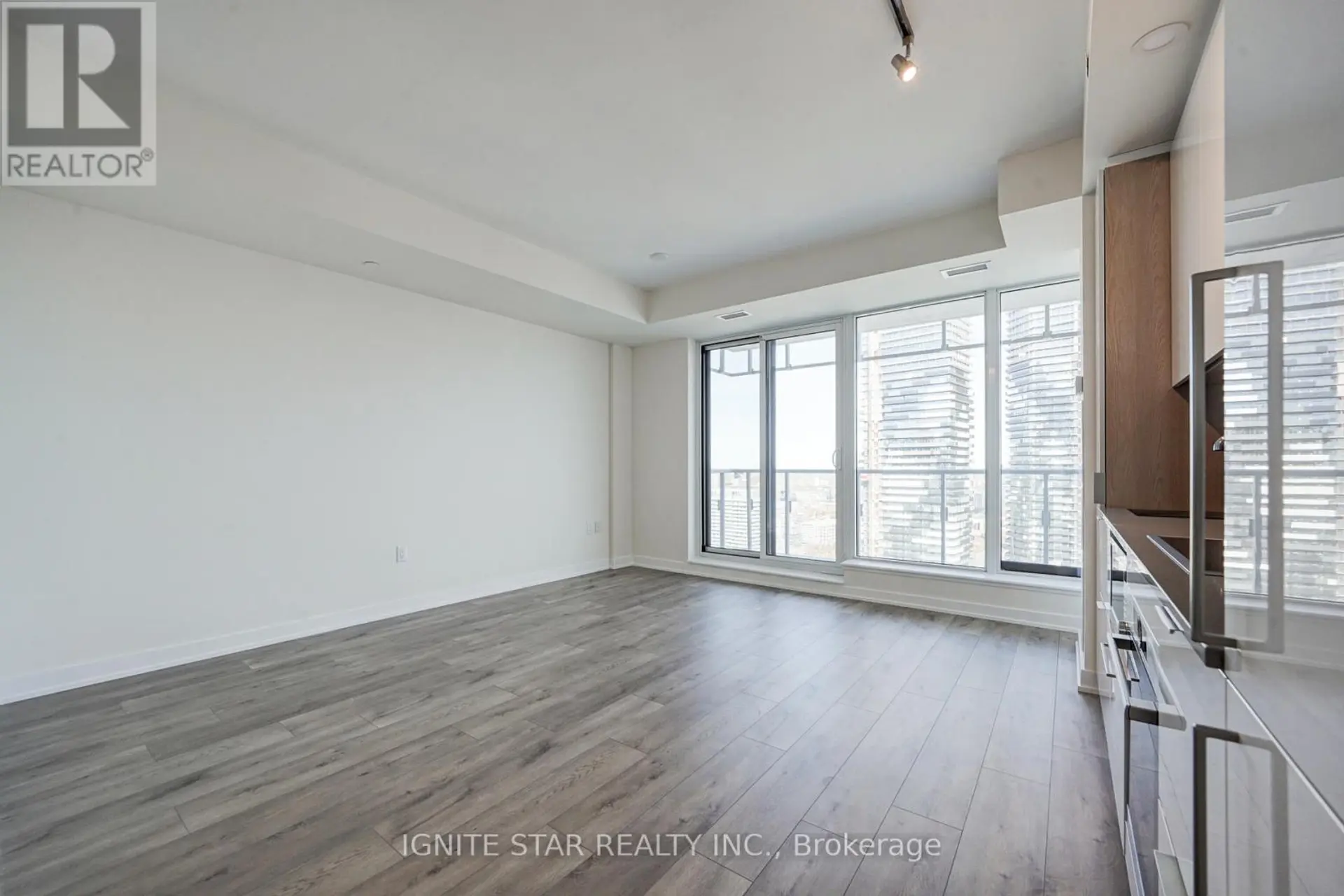 #4008 28 FREELAND STREET - Image 8