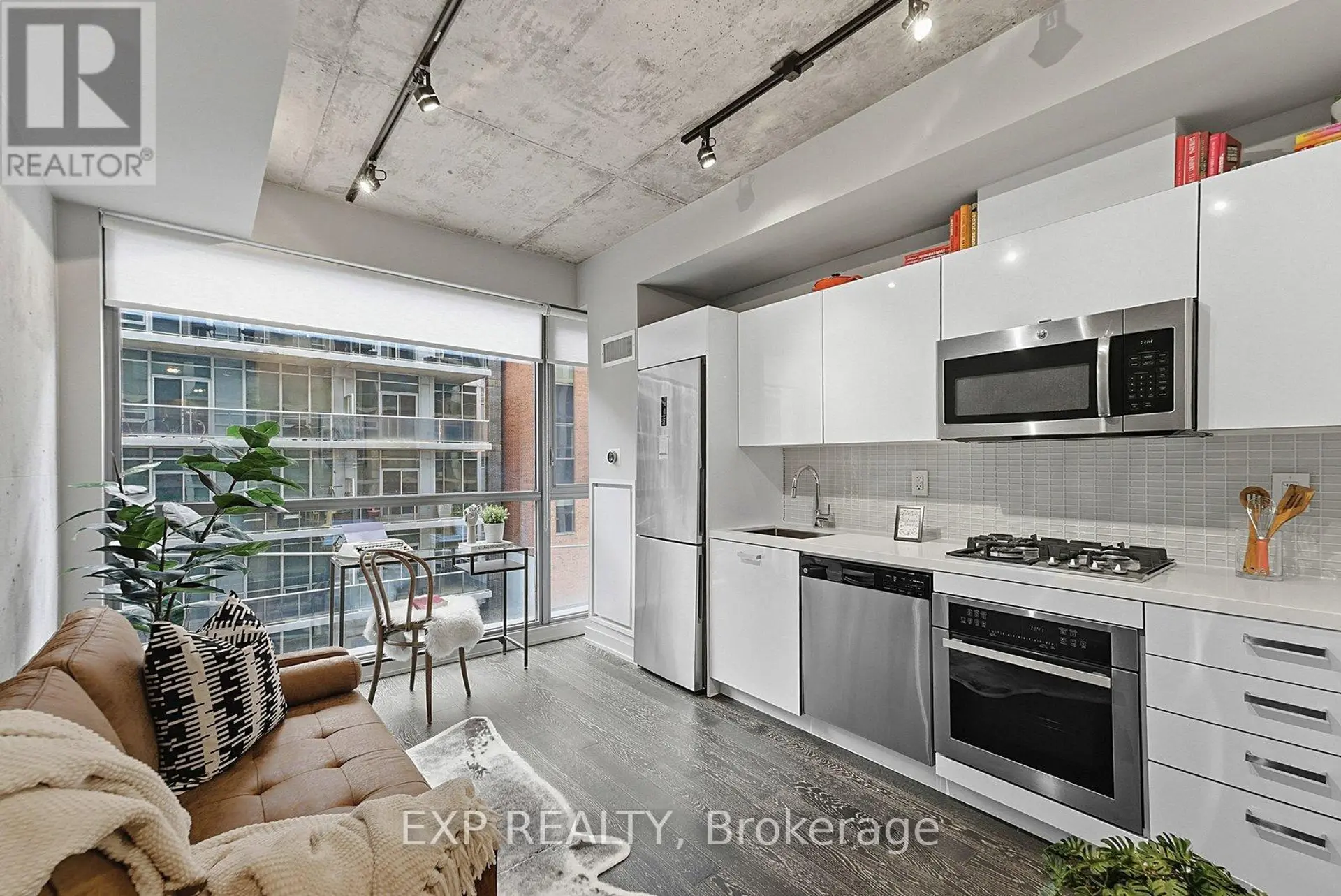 #416 39 BRANT STREET - Image 1