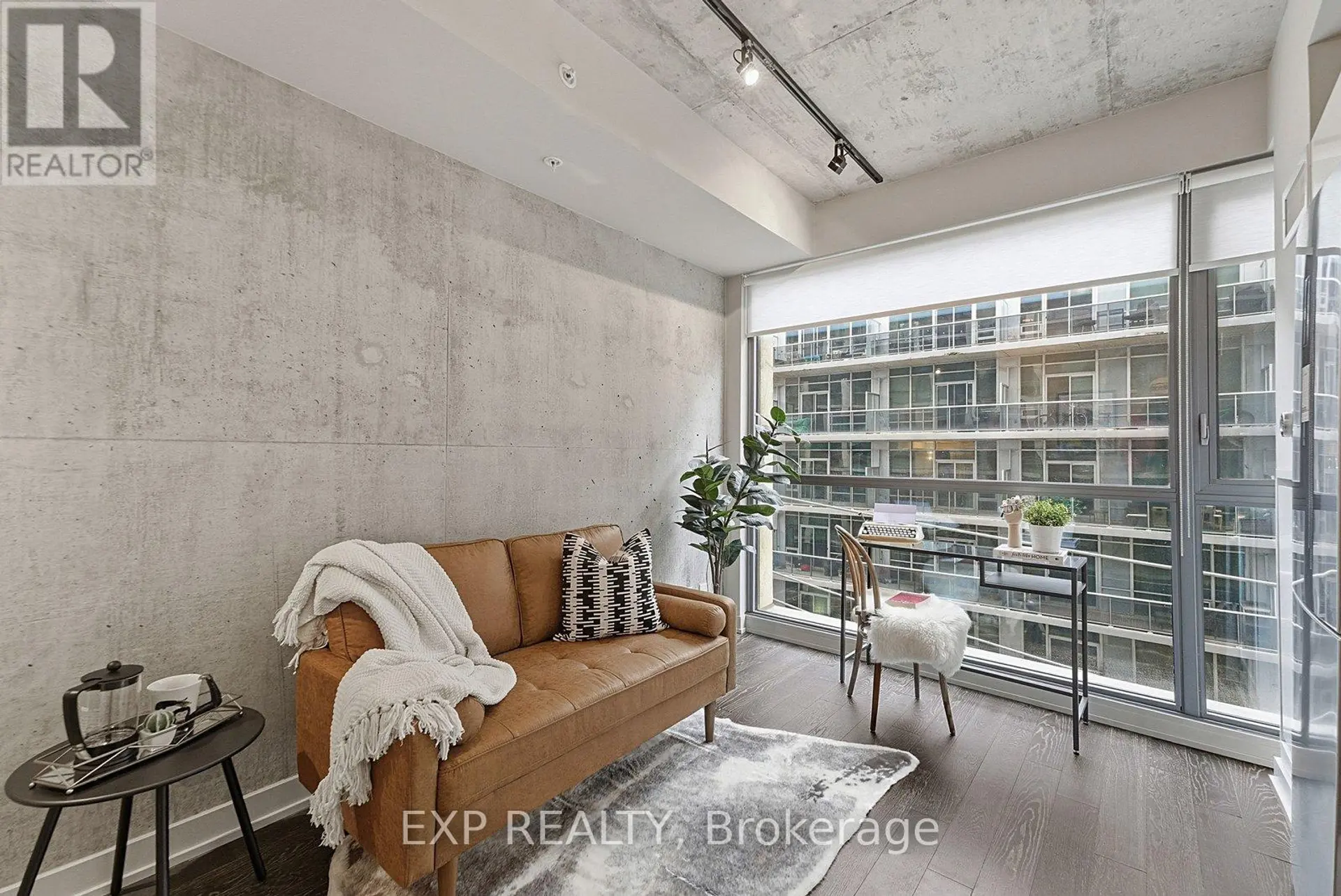 #416 39 BRANT STREET - Image 10