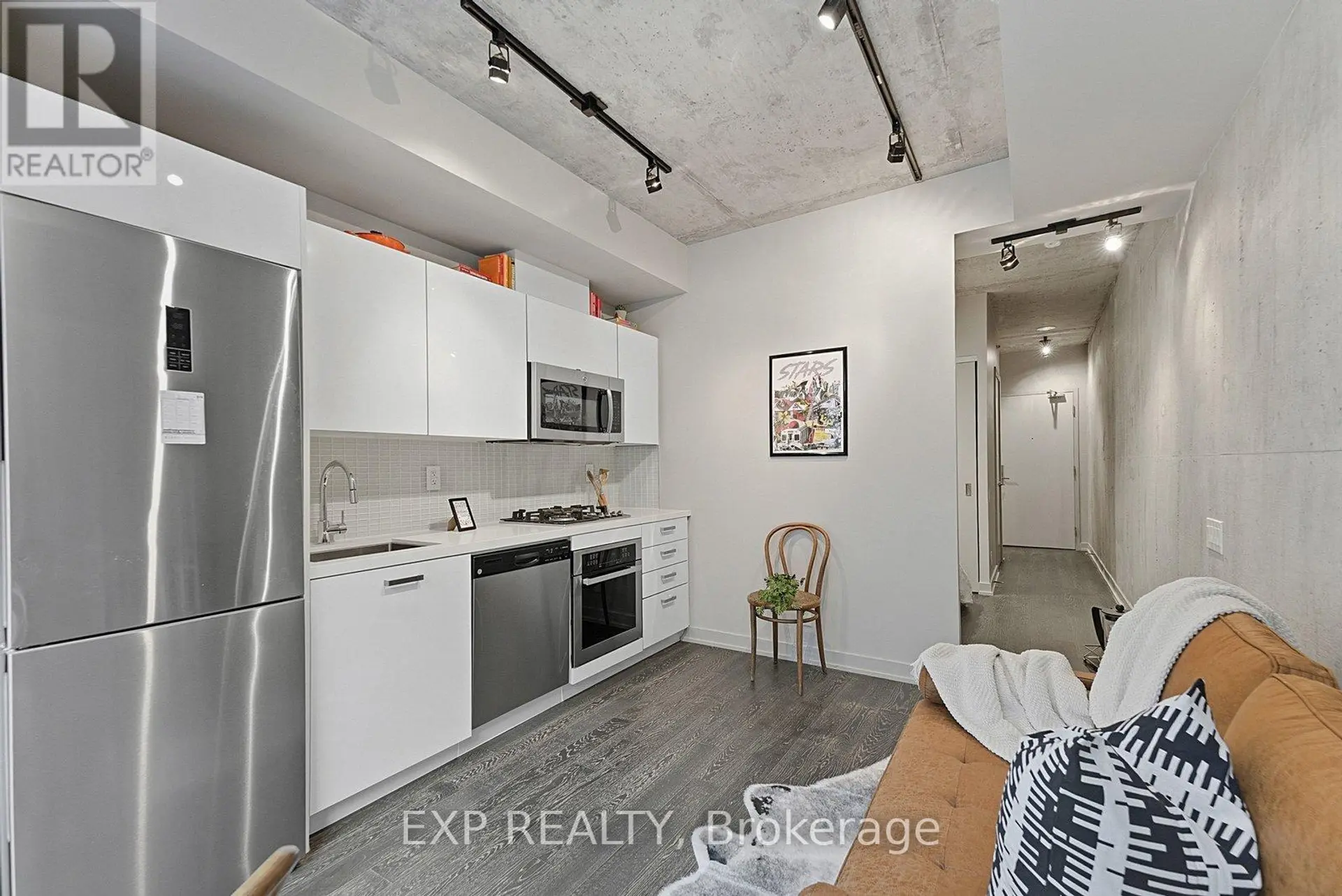 #416 39 BRANT STREET - Image 12