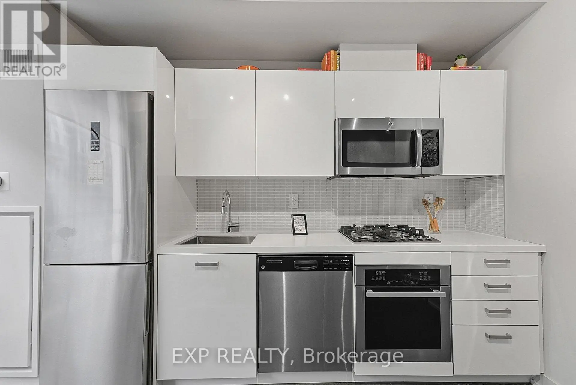 #416 39 BRANT STREET - Image 13