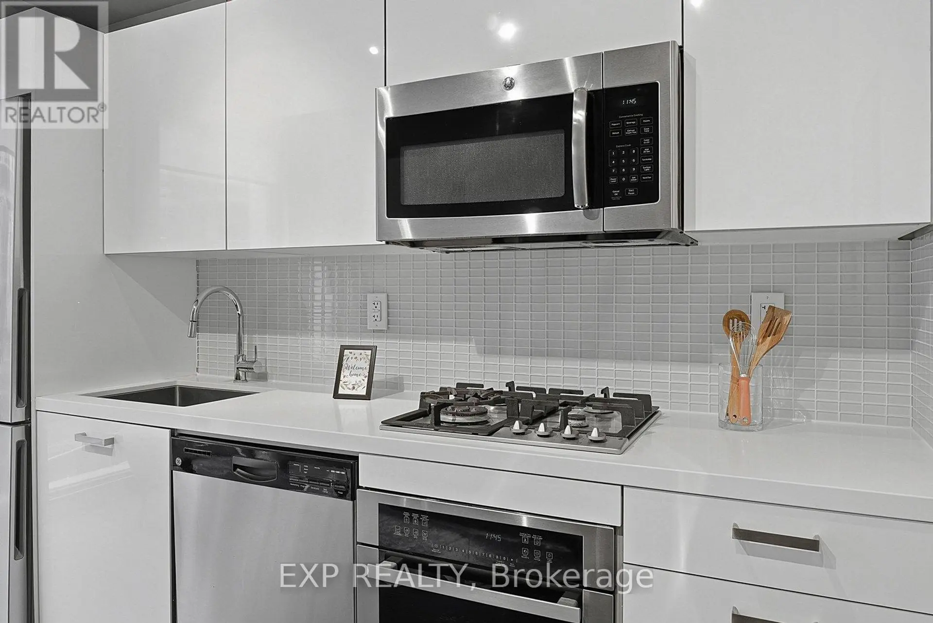 #416 39 BRANT STREET - Image 14