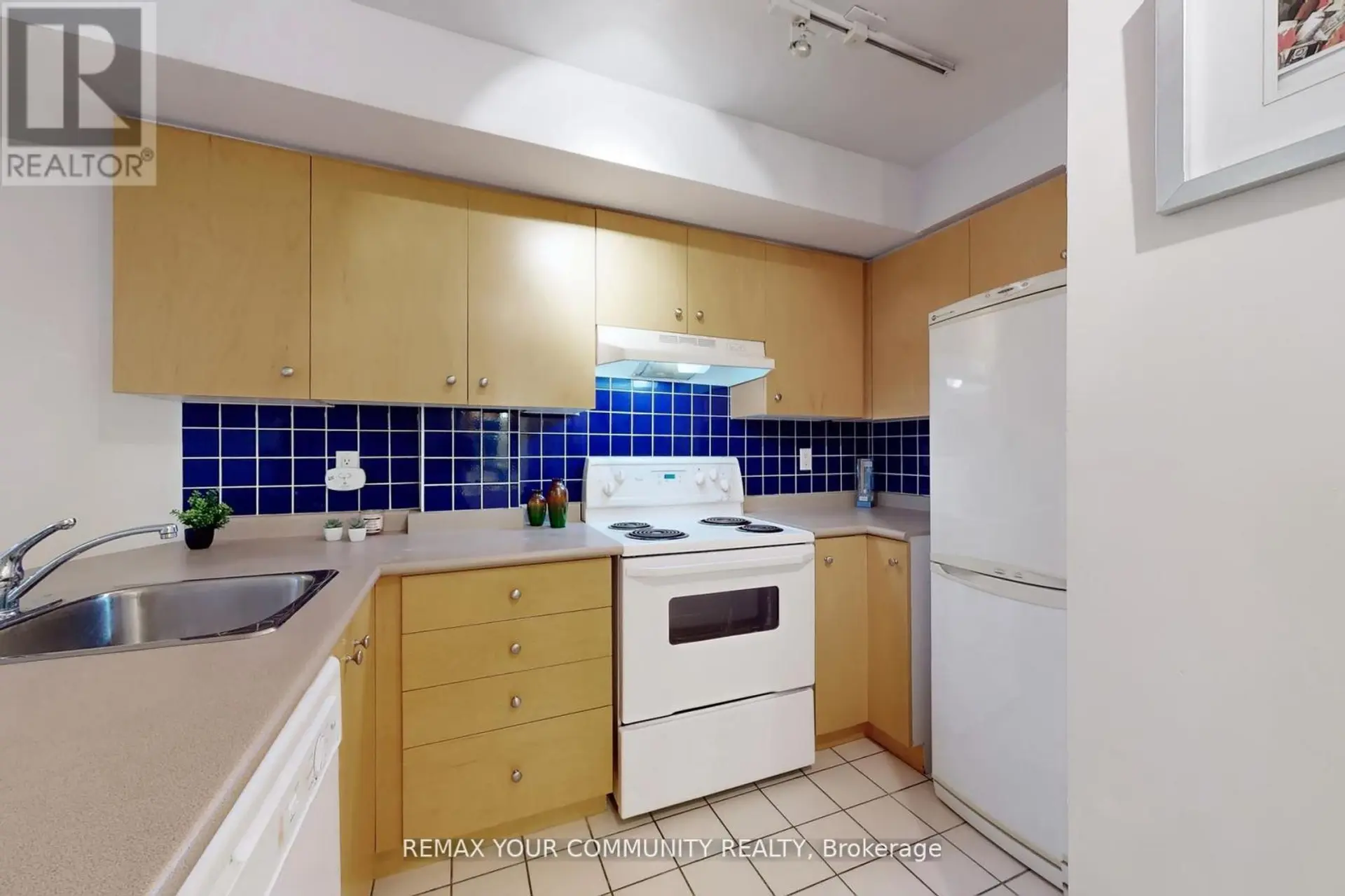 #124 415 JARVIS STREET - Image 11