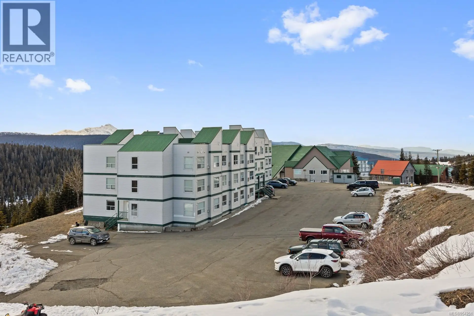 Property at #305 1105 HENRY RD, Courtenay, BC