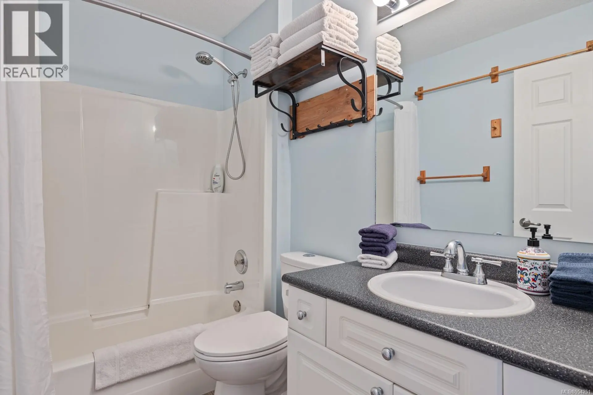 Property at #305 1105 HENRY RD, Courtenay, BC