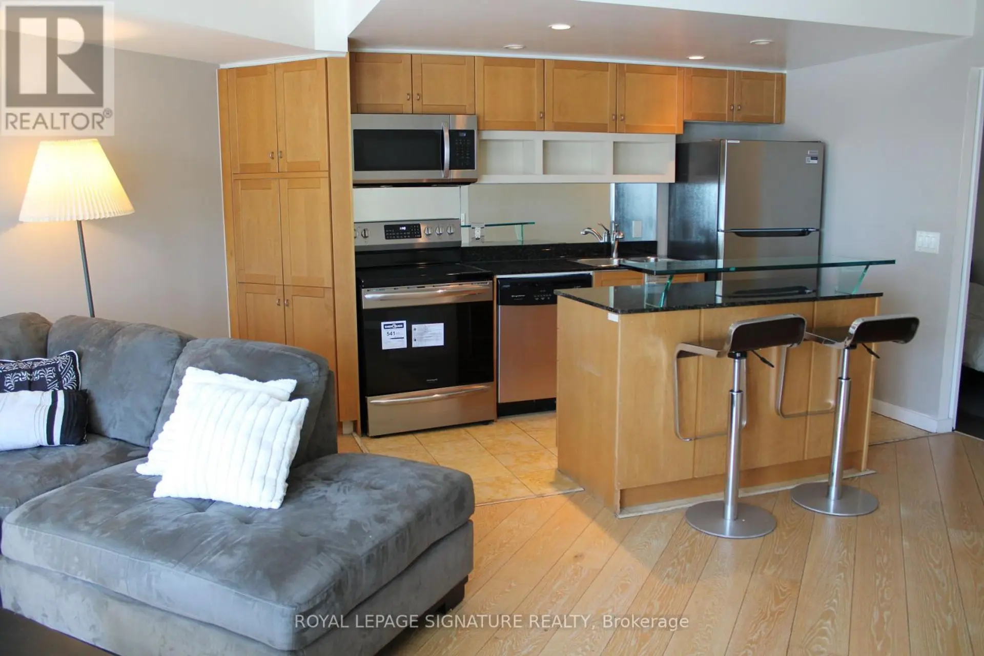 #611 8 YORK STREET - Image 7