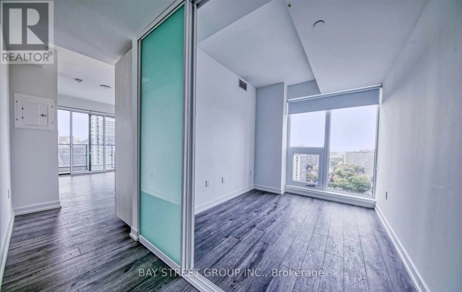 #1910 77 SHUTER STREET - Image 11
