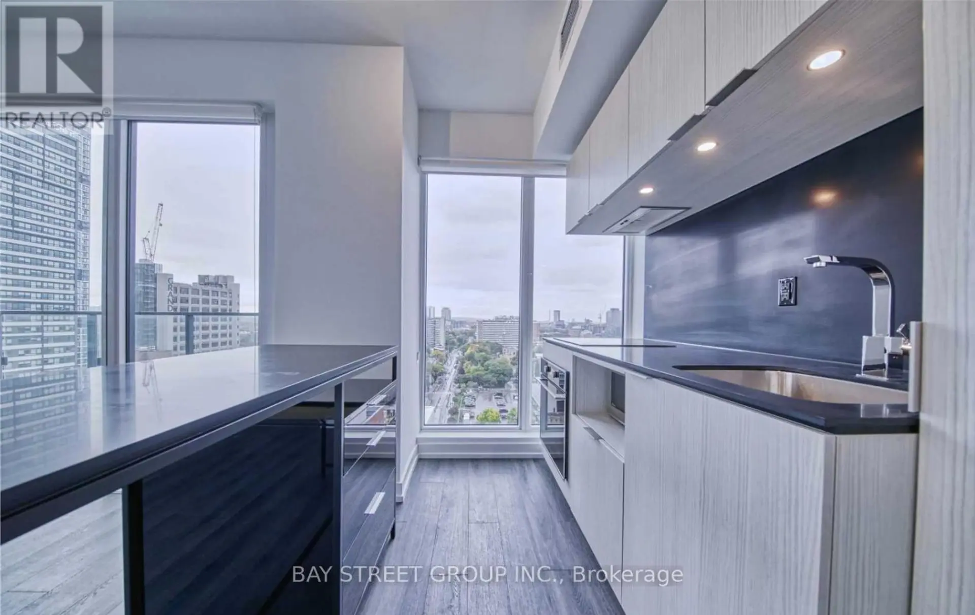 #1910 77 SHUTER STREET - Image 6