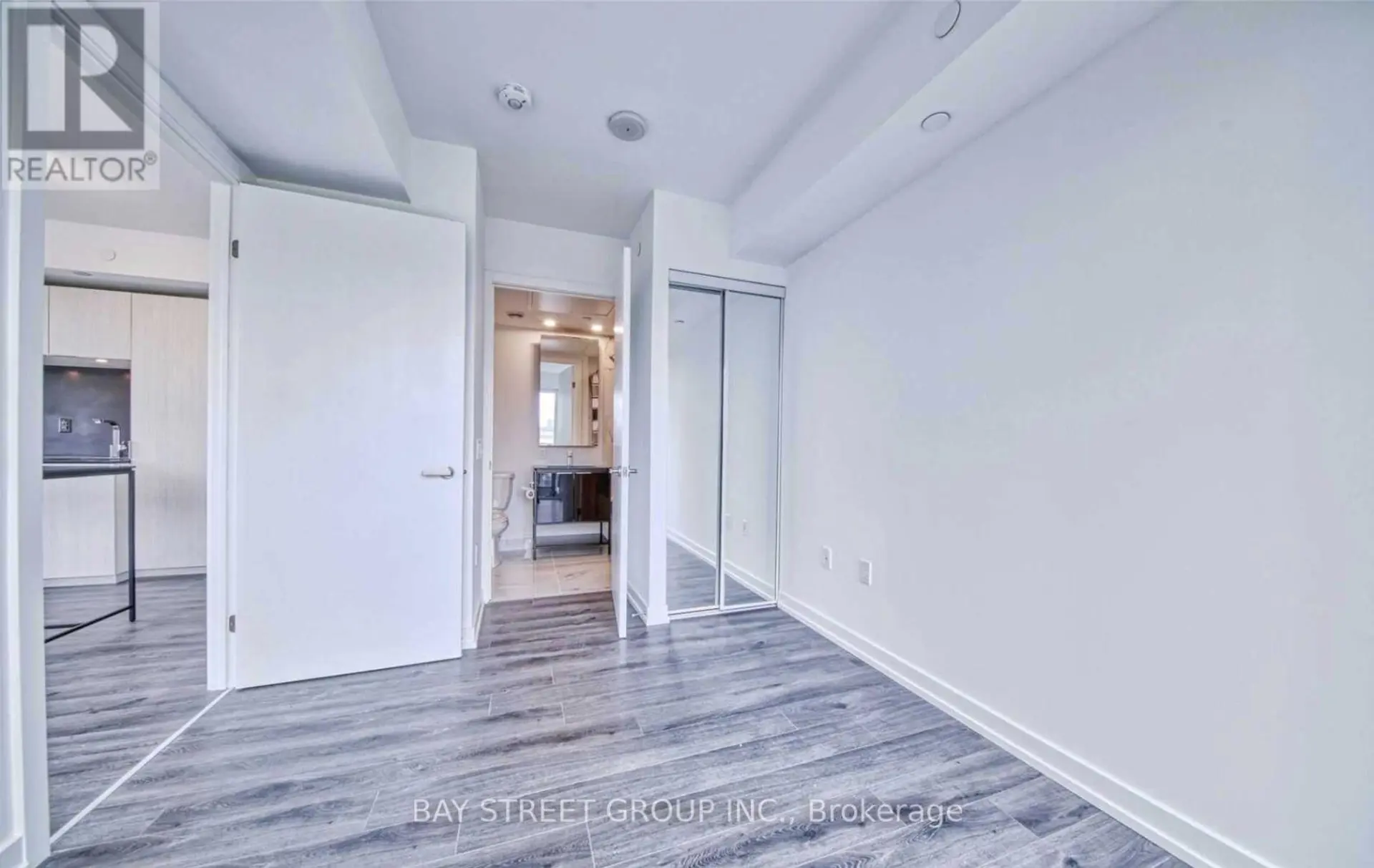 #1910 77 SHUTER STREET - Image 9