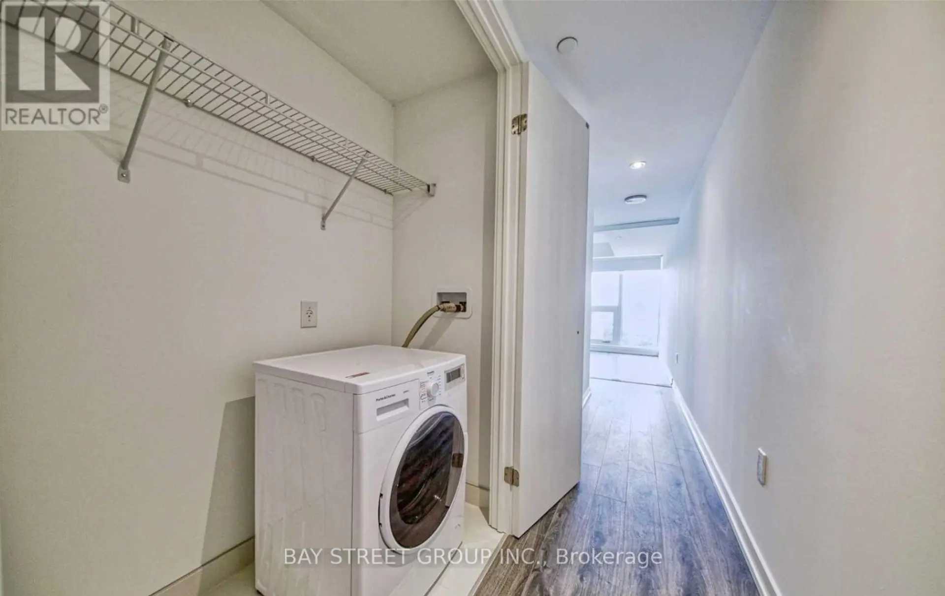 #1910 77 SHUTER STREET - Image 4