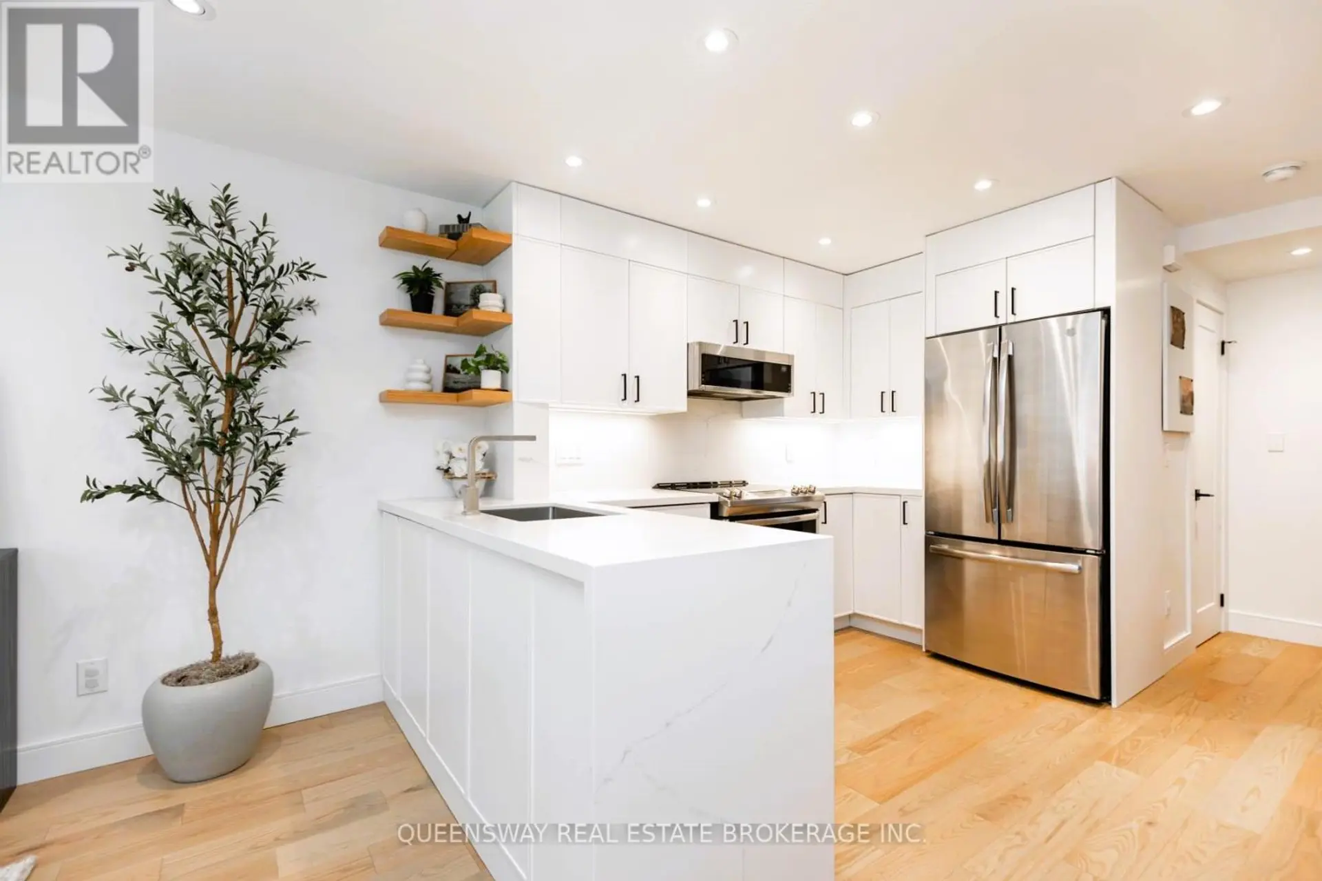 #19 232 ST. GEORGE STREET - Image 4