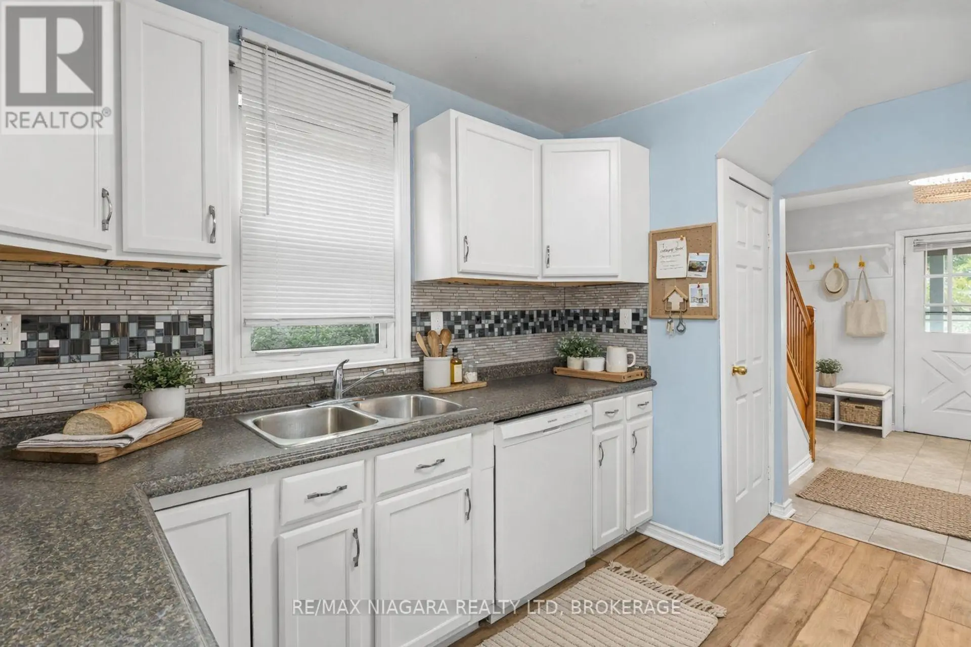 32 PAGE STREET - Image 10