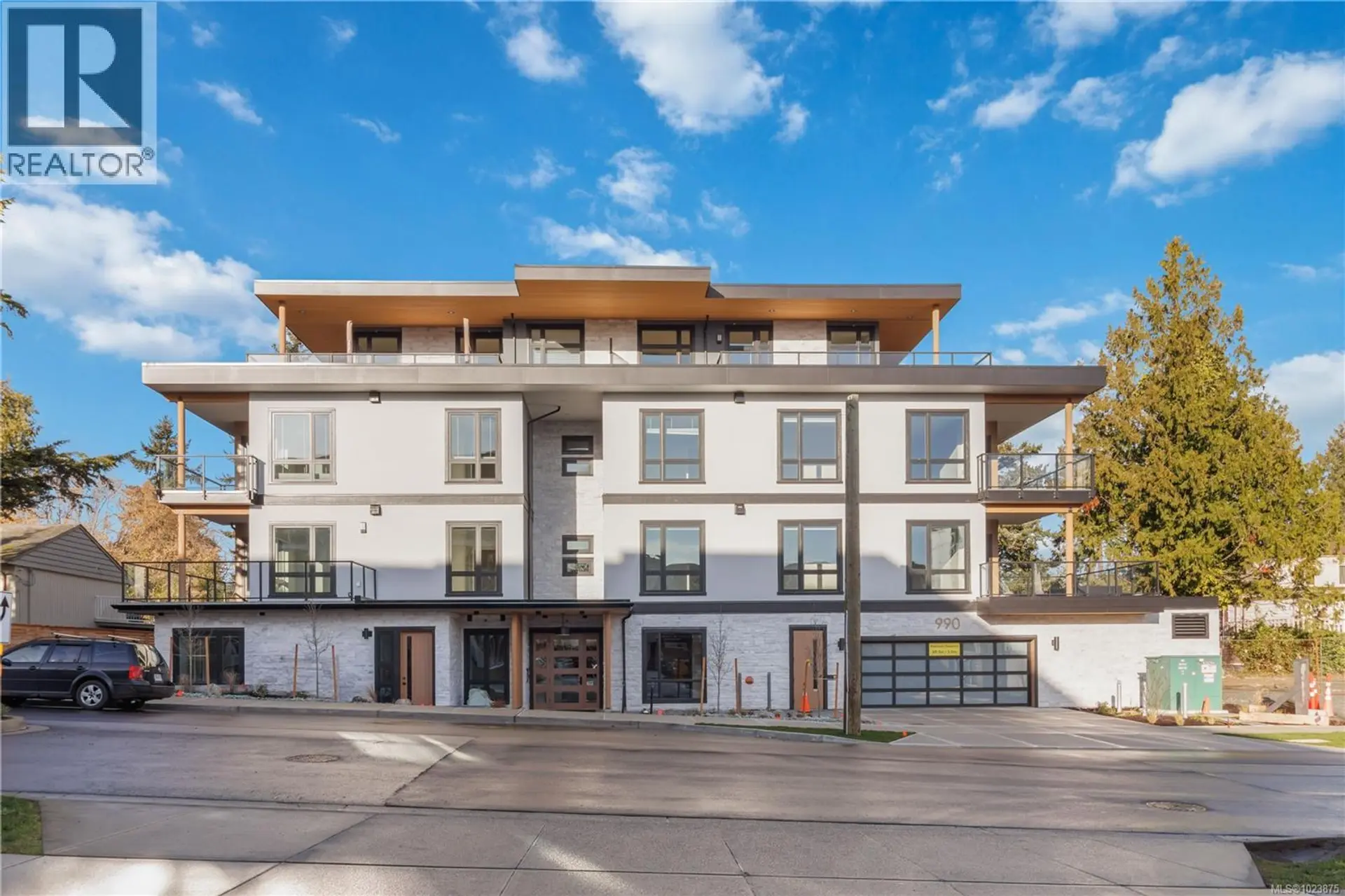 Property at #305 990 DOUMAC AVE, Saanich, BC