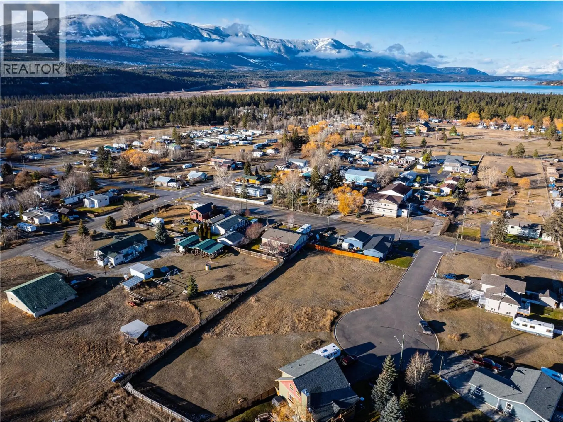 Property at 8957 COLUMBIA VIEW CRESCENT, Canal Flats, BC