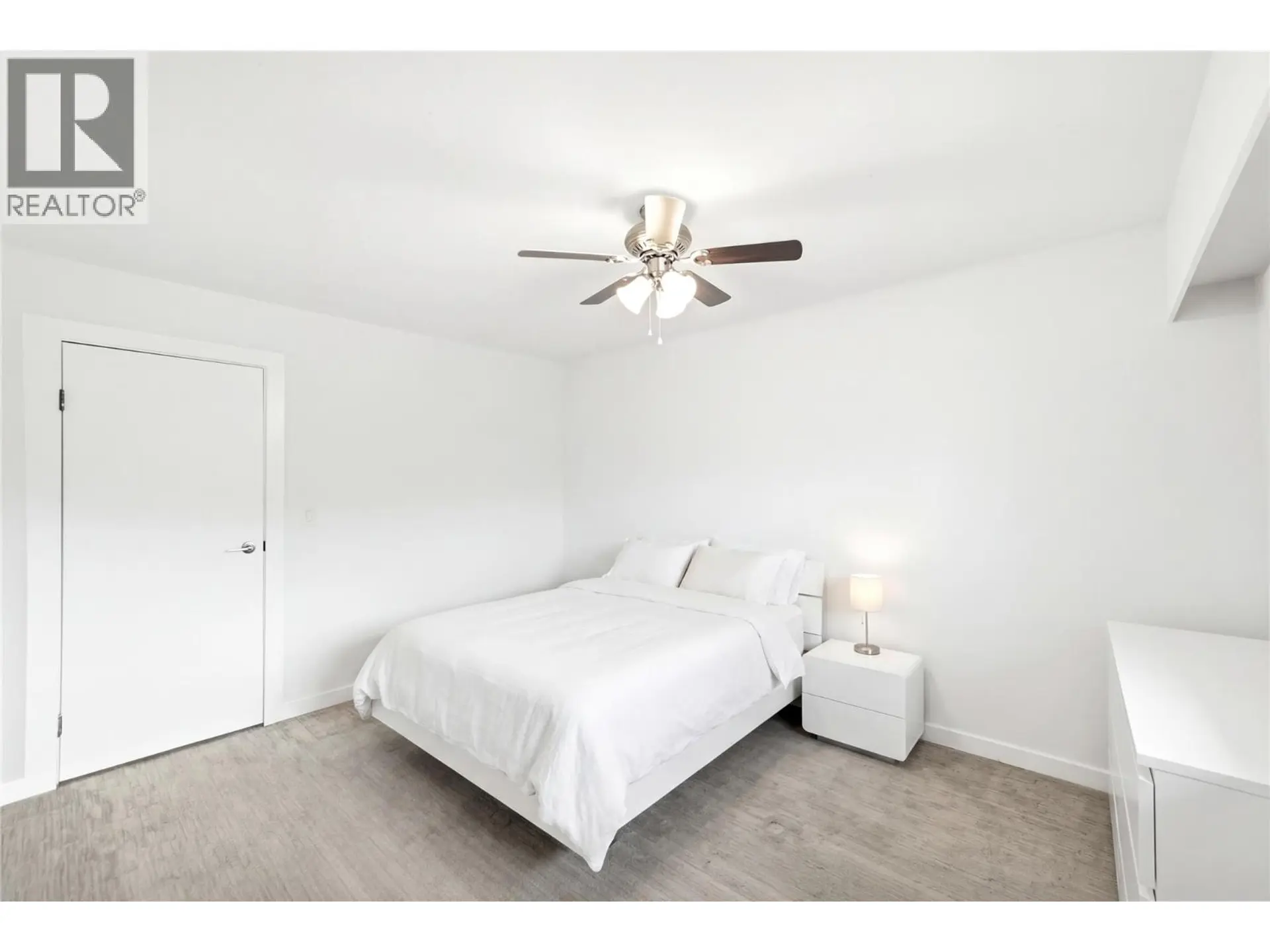 #5 1946 Tranquille Road - Image 13