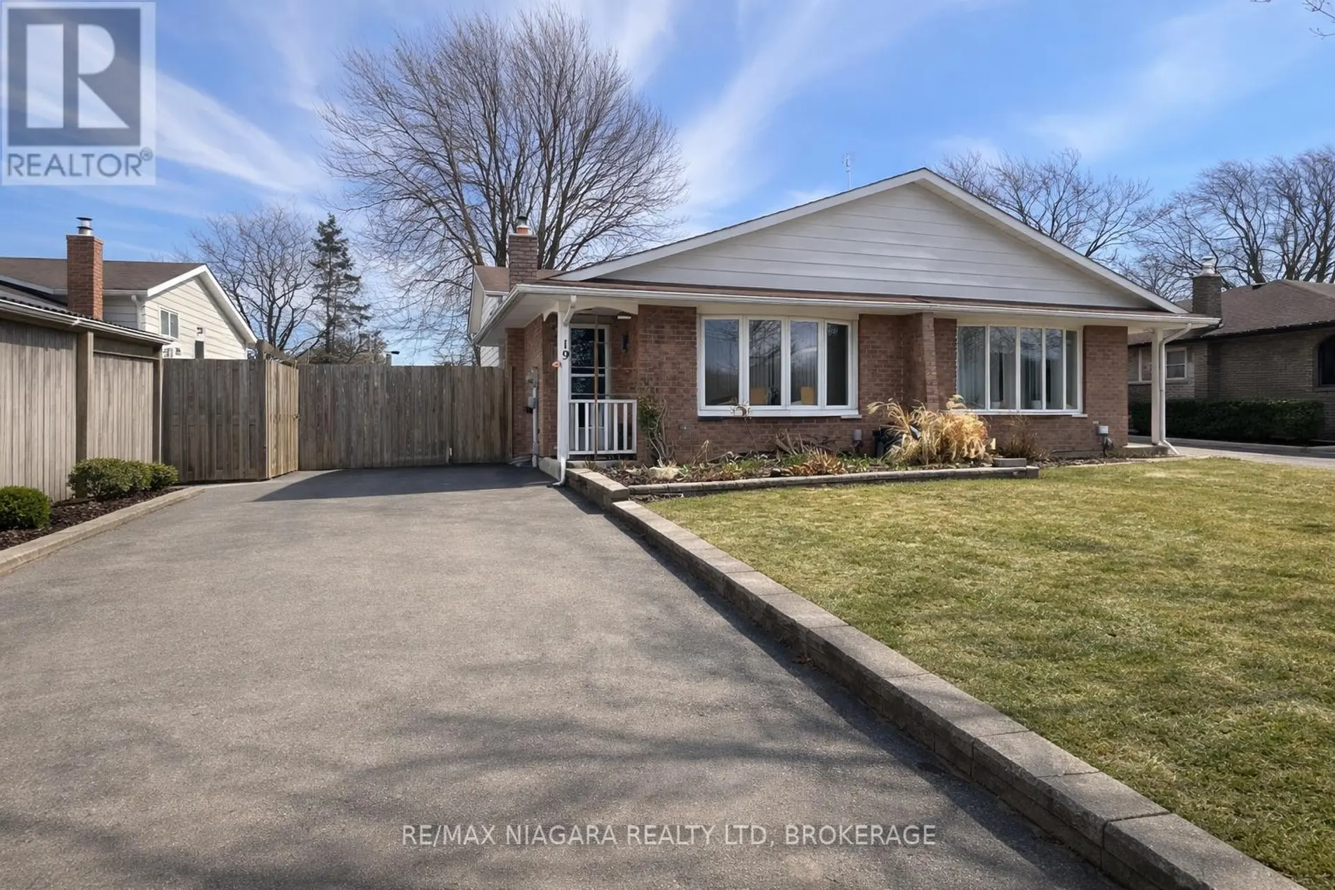 19 NOTTINGHAM COURT - Image 1