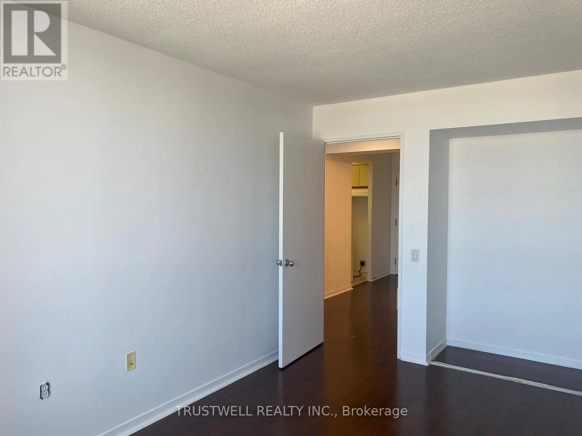 #1107 21 OVERLEA BOULEVARD - Image 6