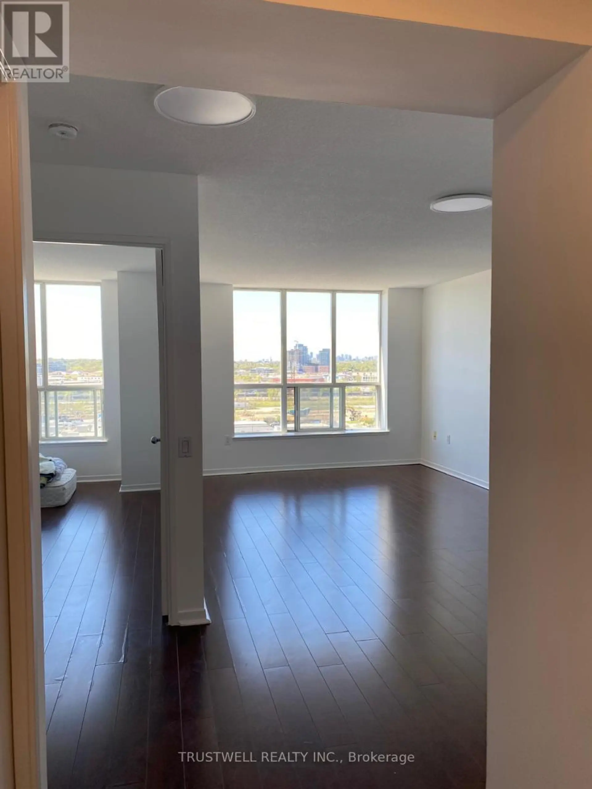 #1107 21 OVERLEA BOULEVARD - Image 9