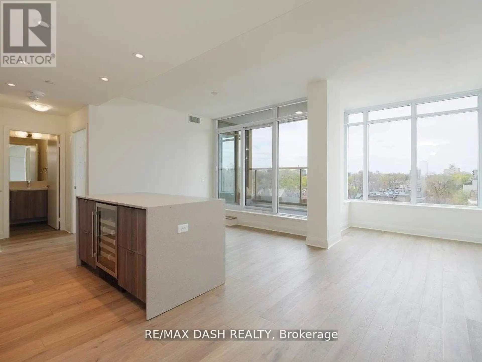 #602 151 AVENUE ROAD - Image 7