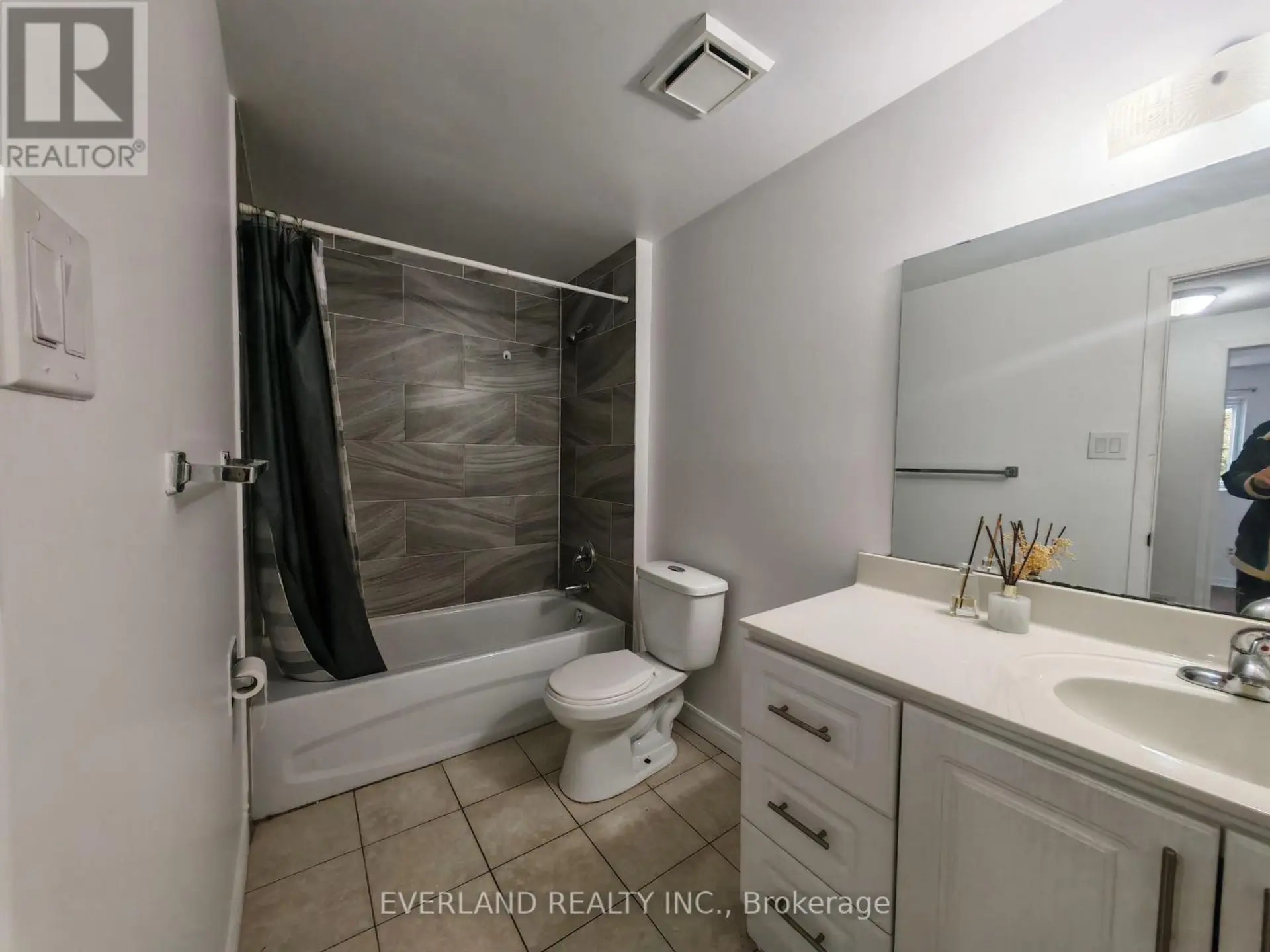 18 CAMBERLEY COURT - Image 14