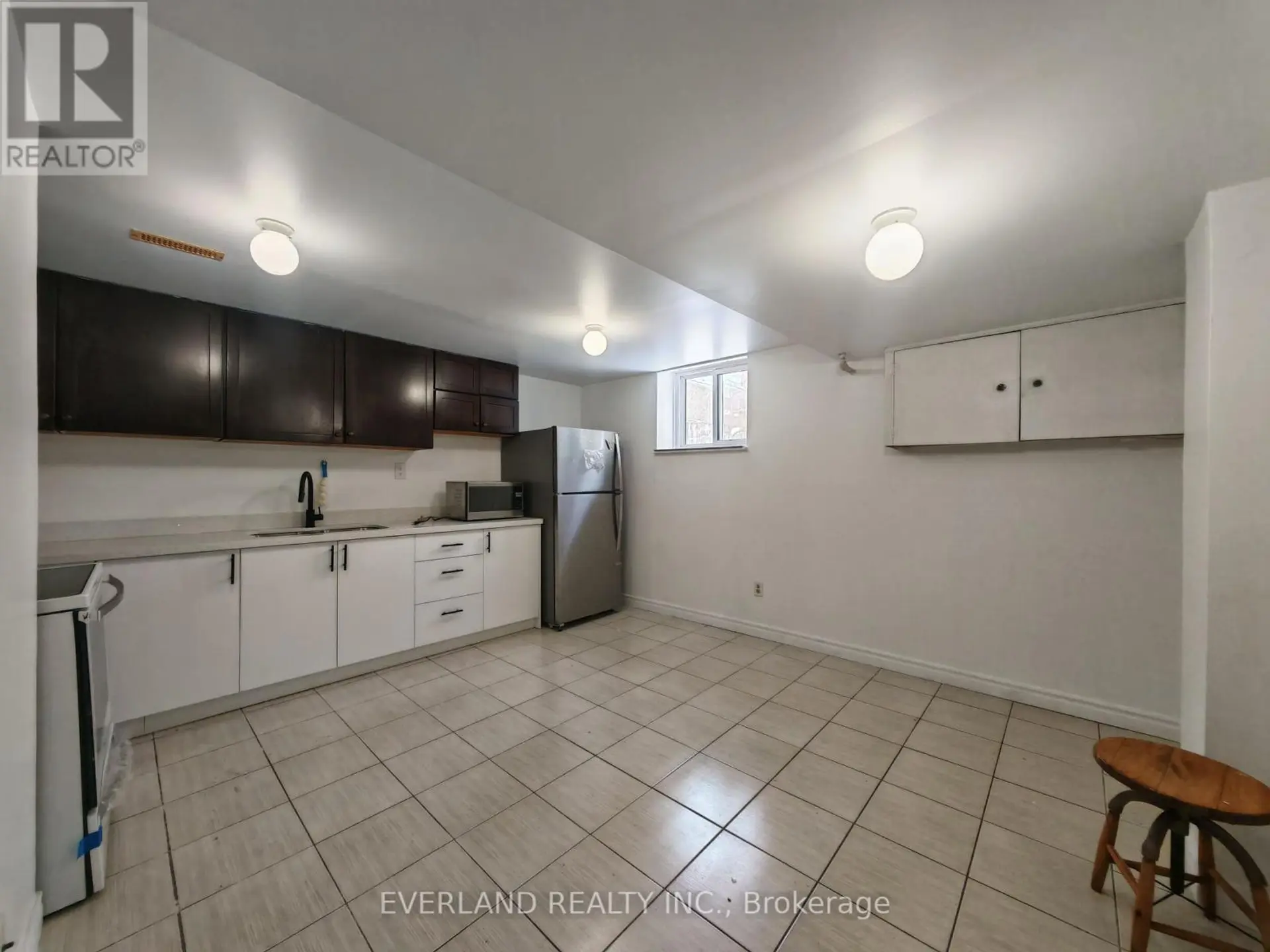 18 CAMBERLEY COURT - Image 15
