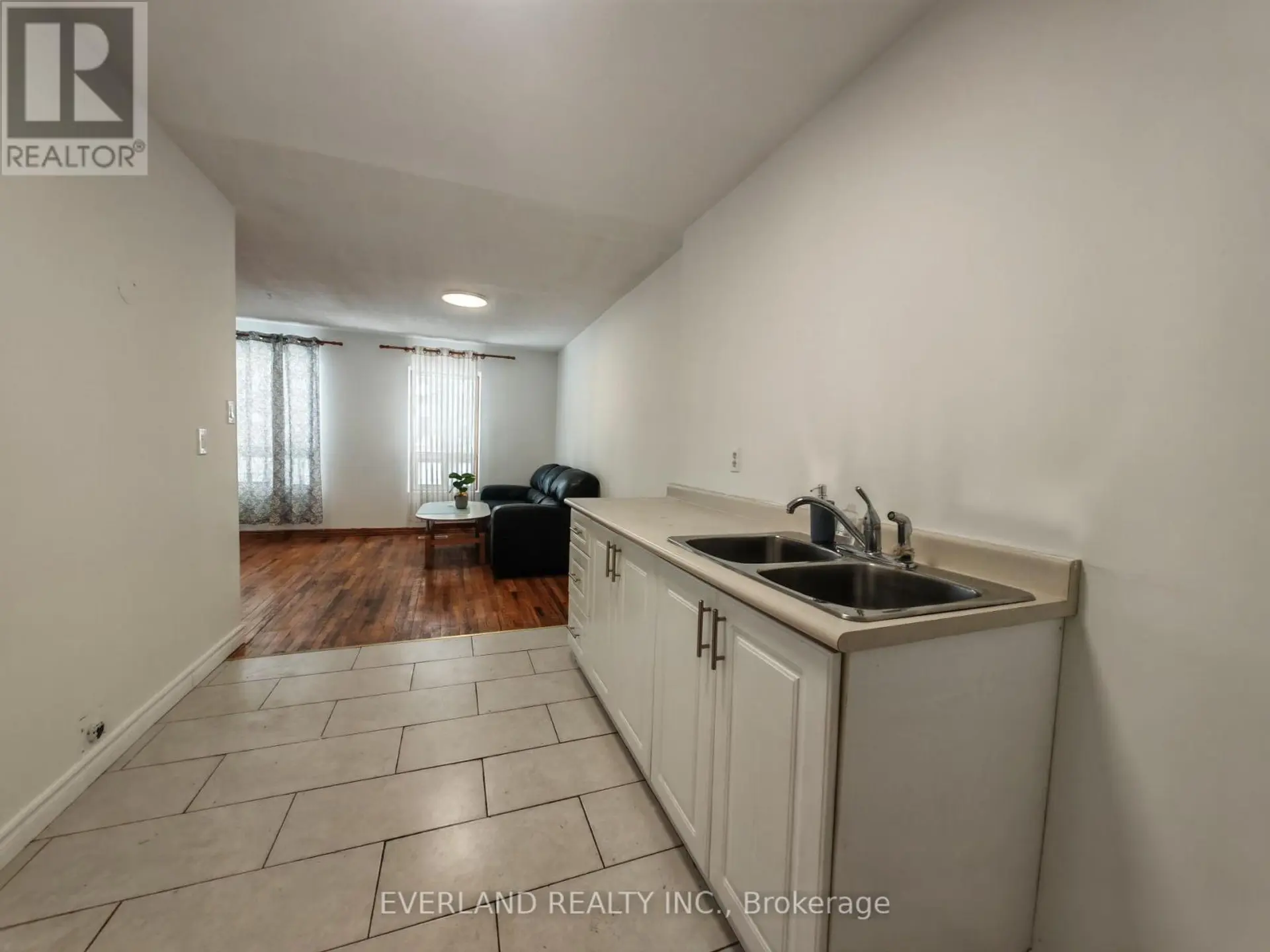 18 CAMBERLEY COURT - Image 5