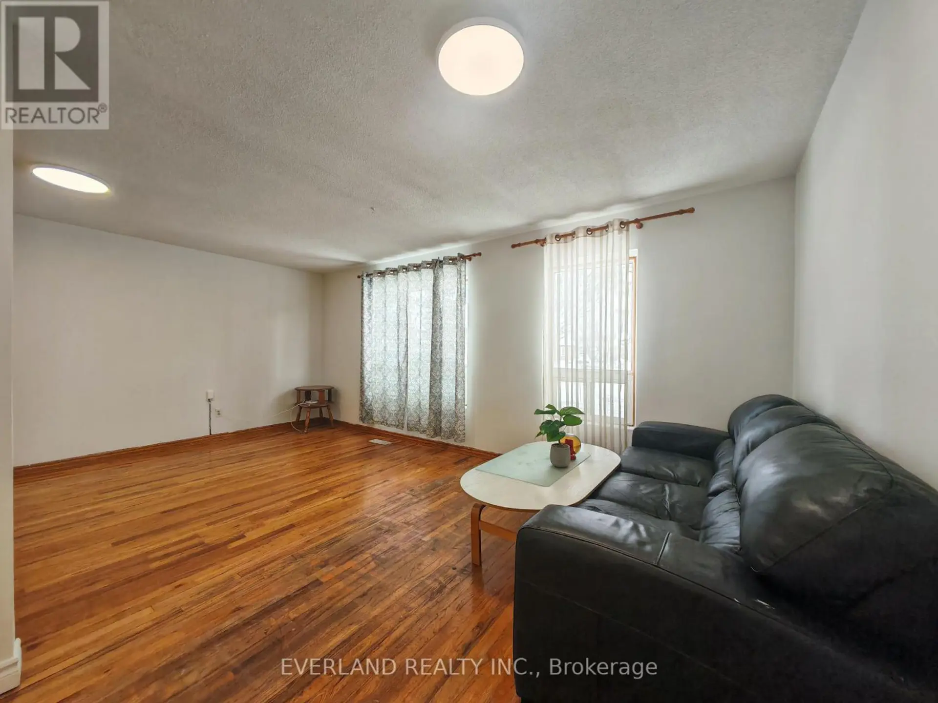 18 CAMBERLEY COURT - Image 7