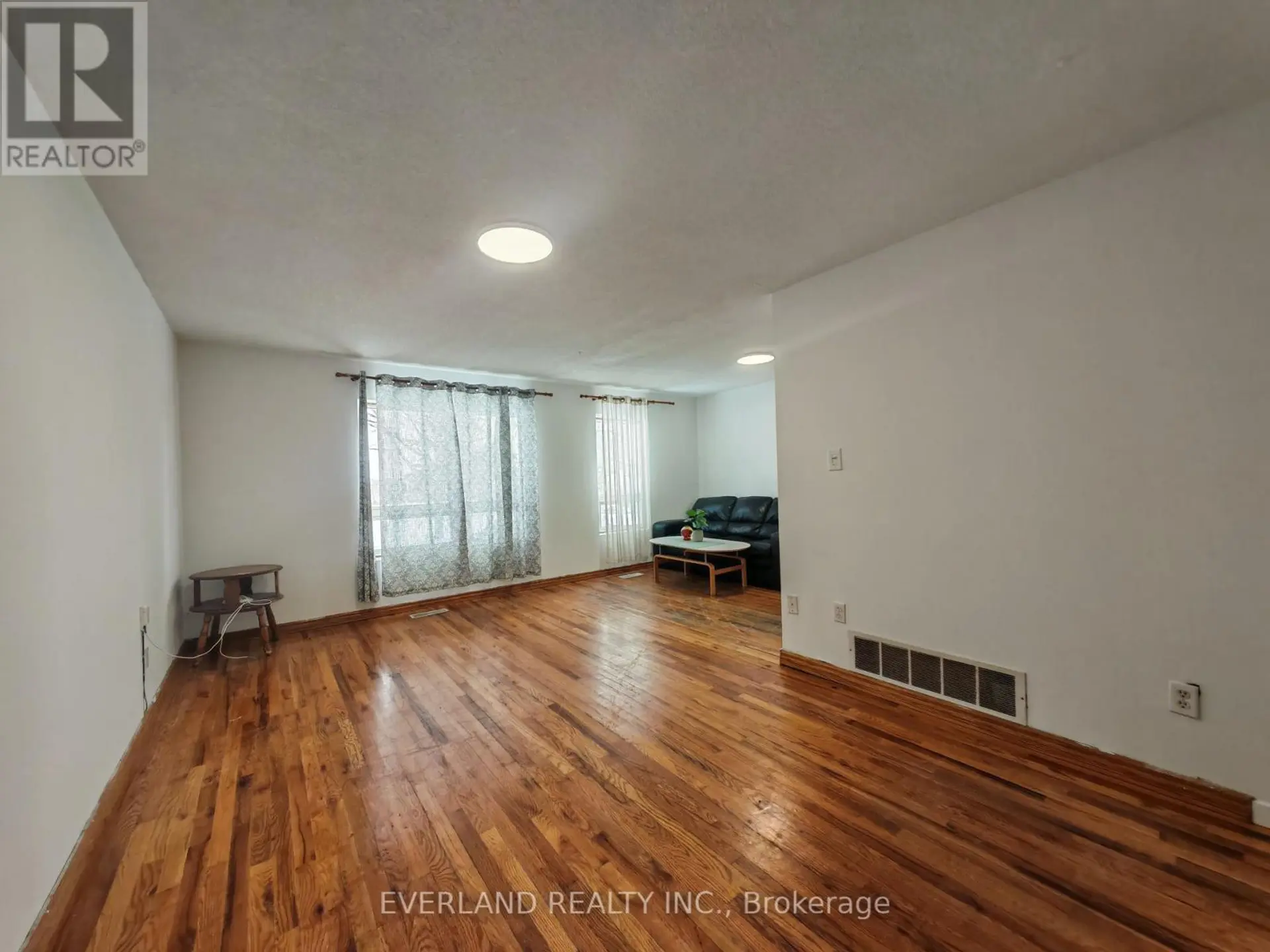 18 CAMBERLEY COURT - Image 8