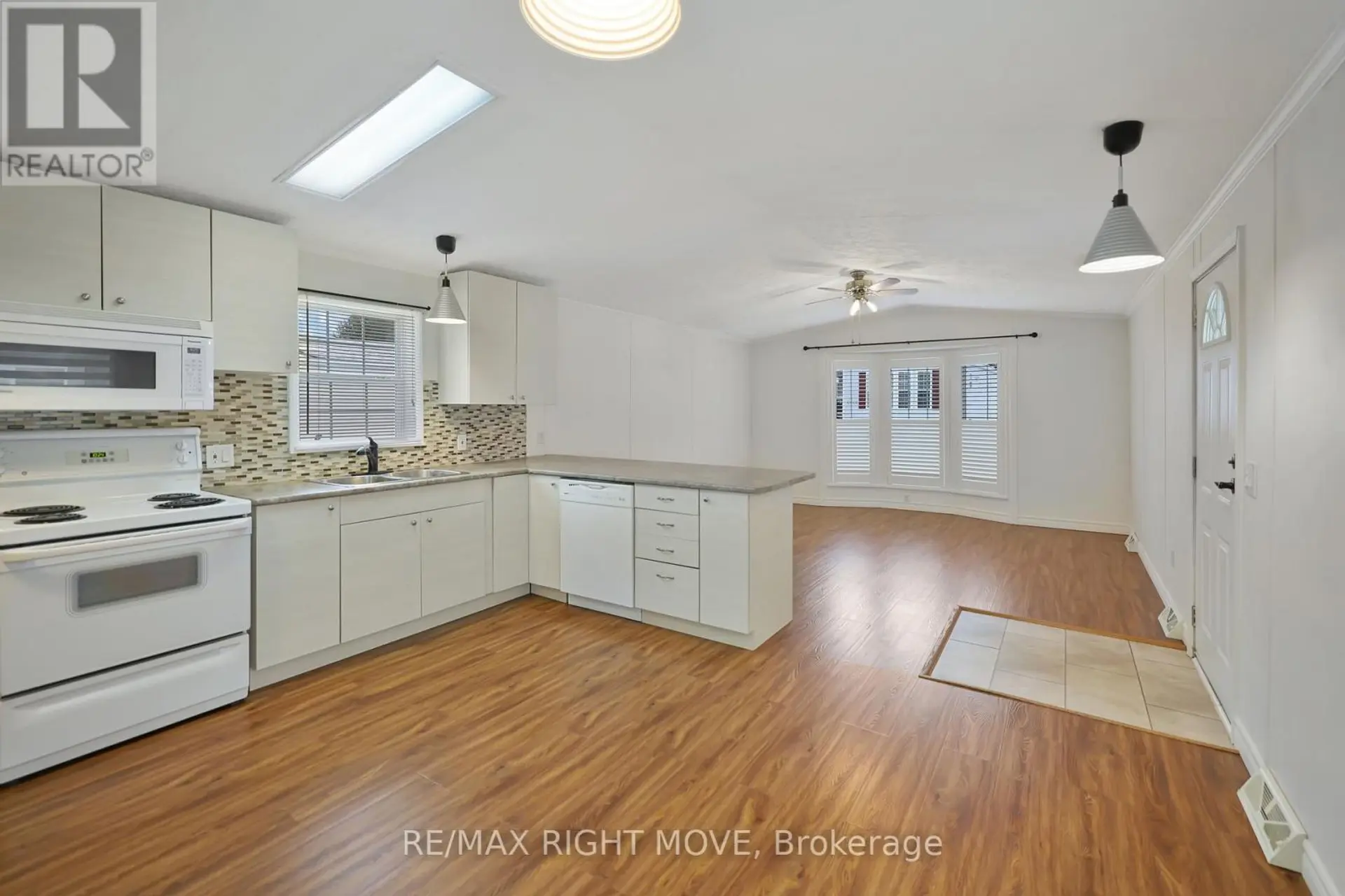 4041 ASH CRESCENT - Image 3
