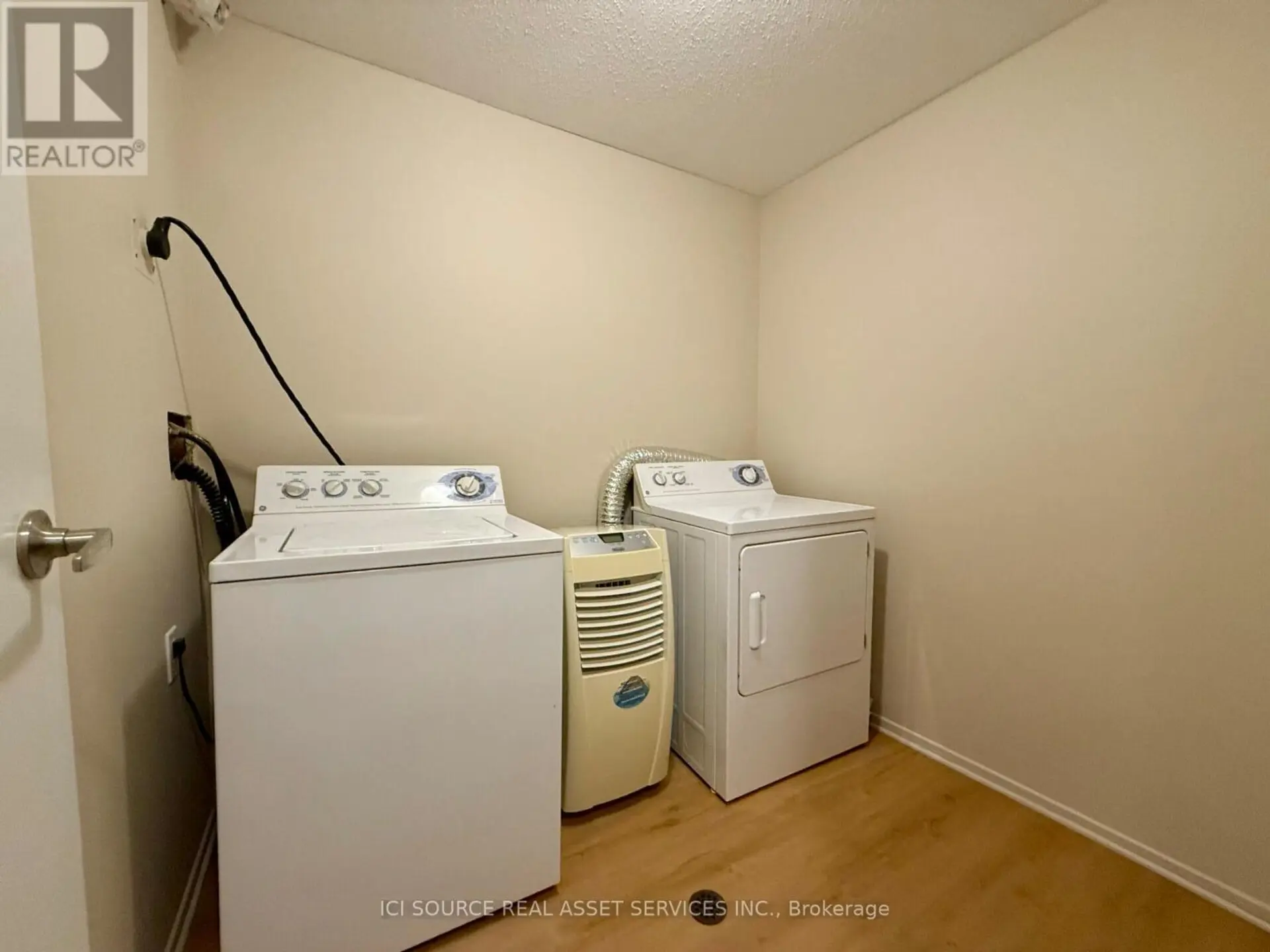 8 BLUE MOON PRIVATE - Image 10