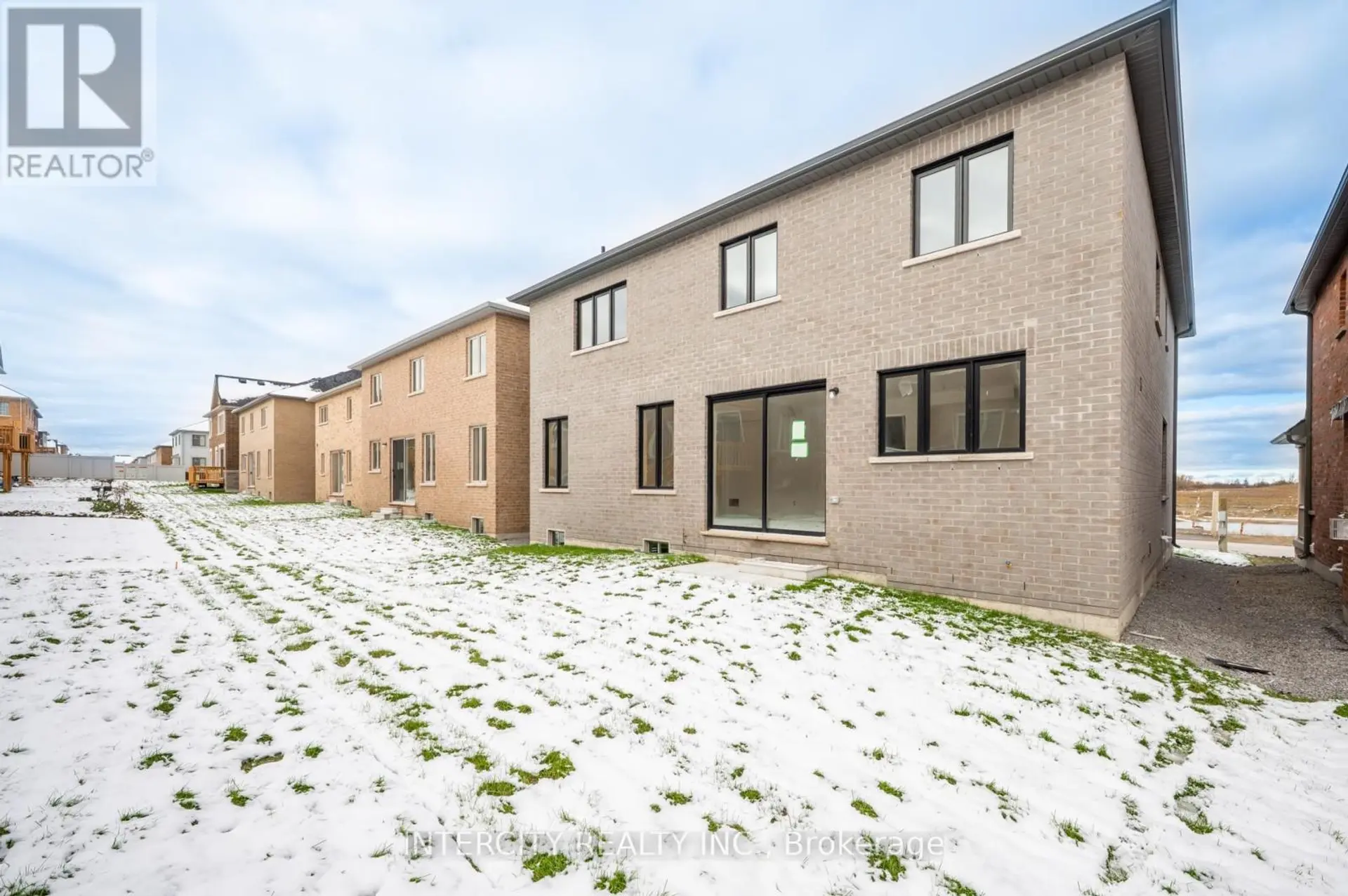 39 FATHER MUCKLE AVENUE - Image 4