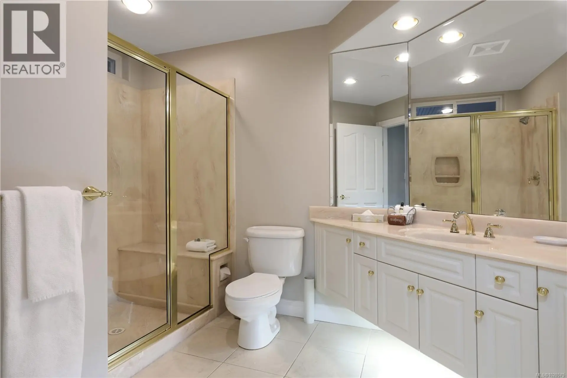 Property at #602/601B 366 CLUBHOUSE DR, Courtenay, BC