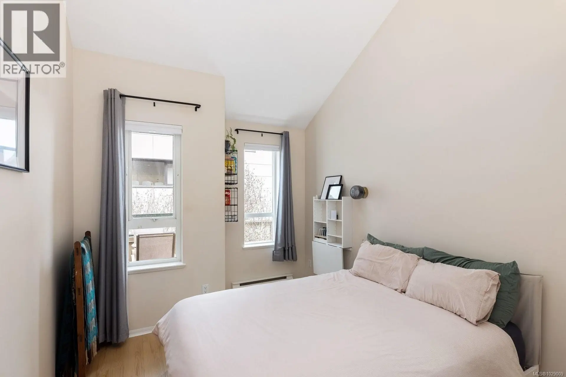 Property at #402 1015 JOHNSON ST, Victoria, BC