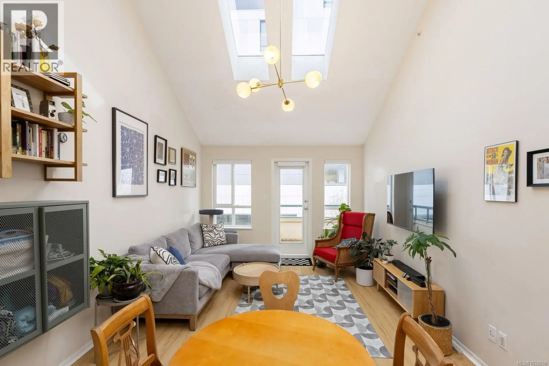 Property at #402 1015 JOHNSON ST, Victoria, BC