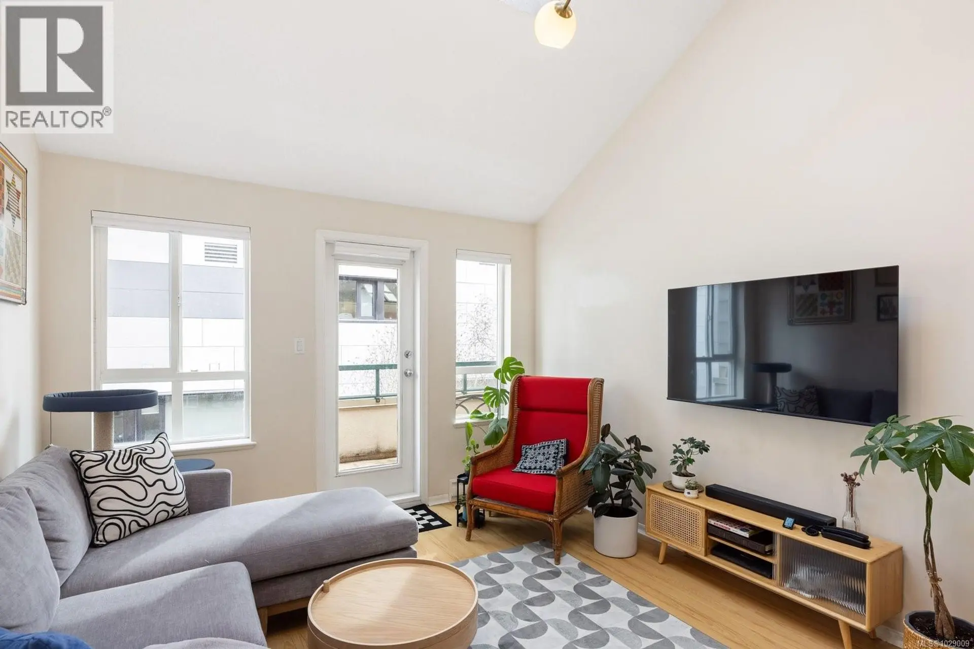 Property at #402 1015 JOHNSON ST, Victoria, BC