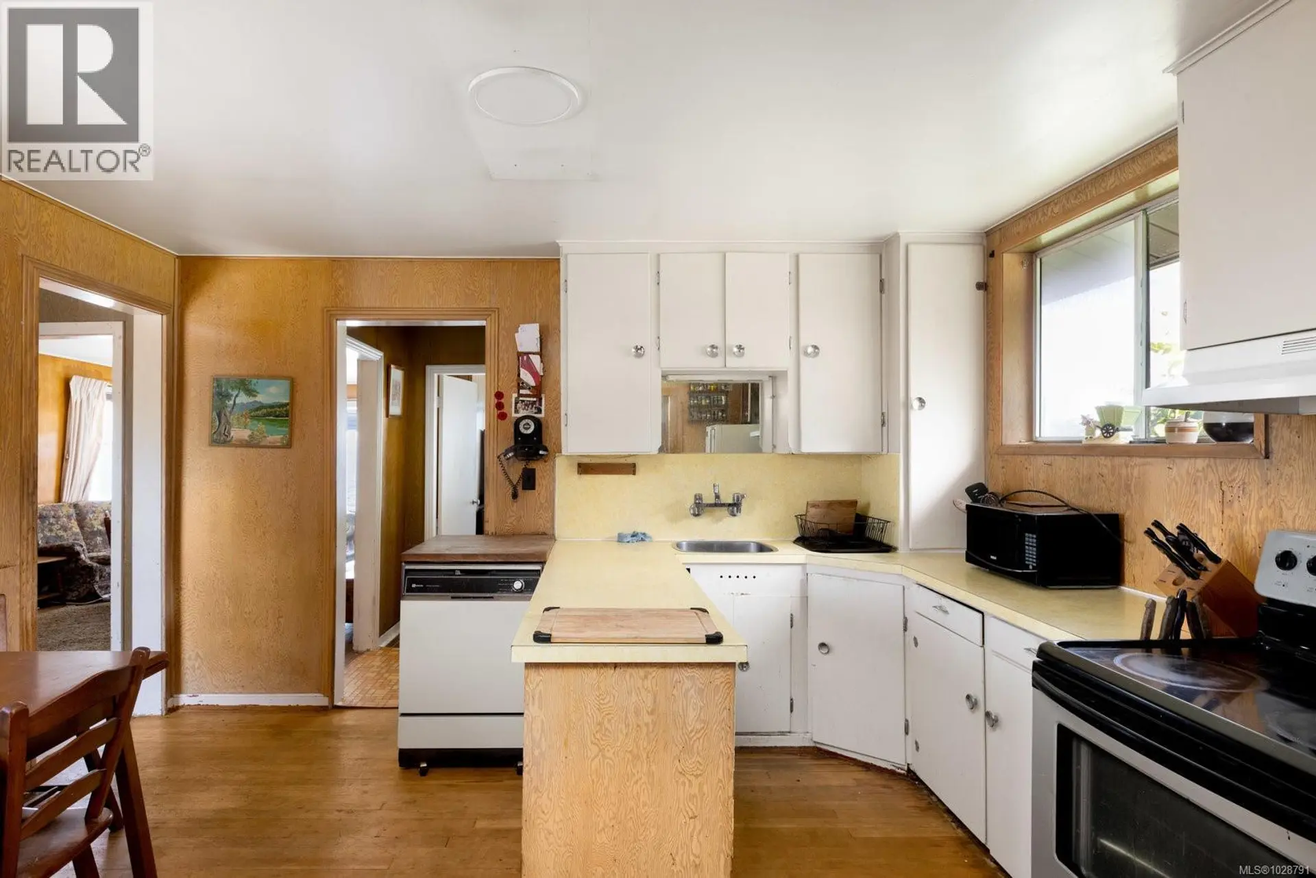 Property at 5015 CORDOVA BAY RD, Saanich, BC