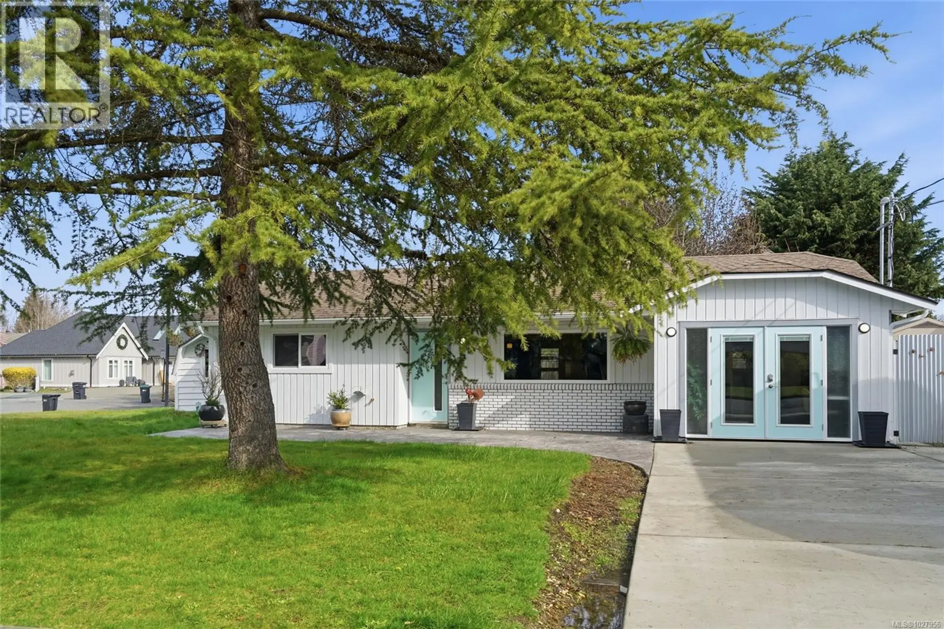 Property at 668 Foster Dr, Parksville, BC