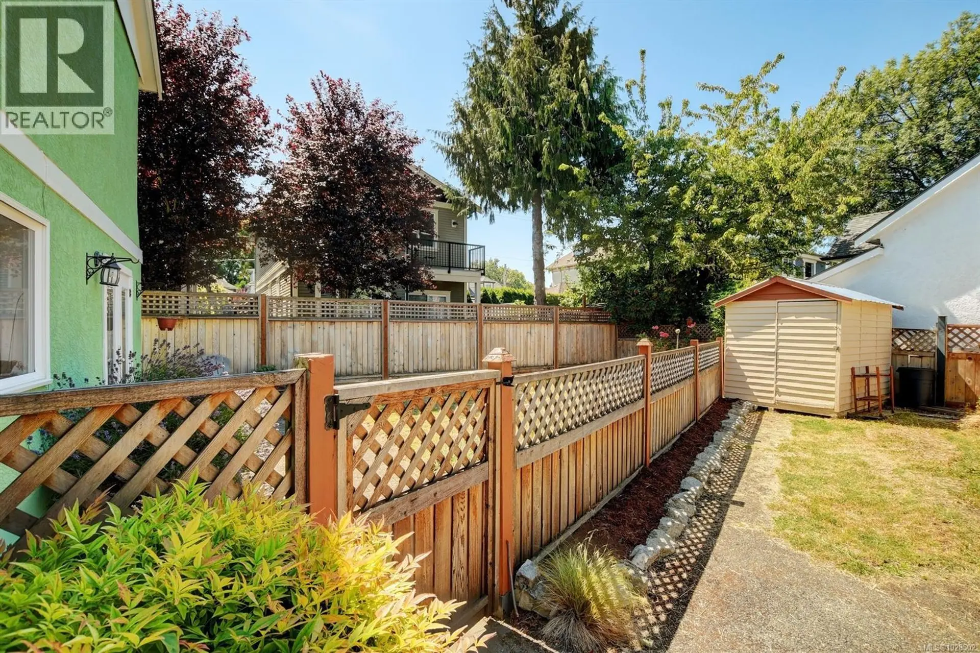 Property at 2112 SAYWARD ST, Victoria, BC